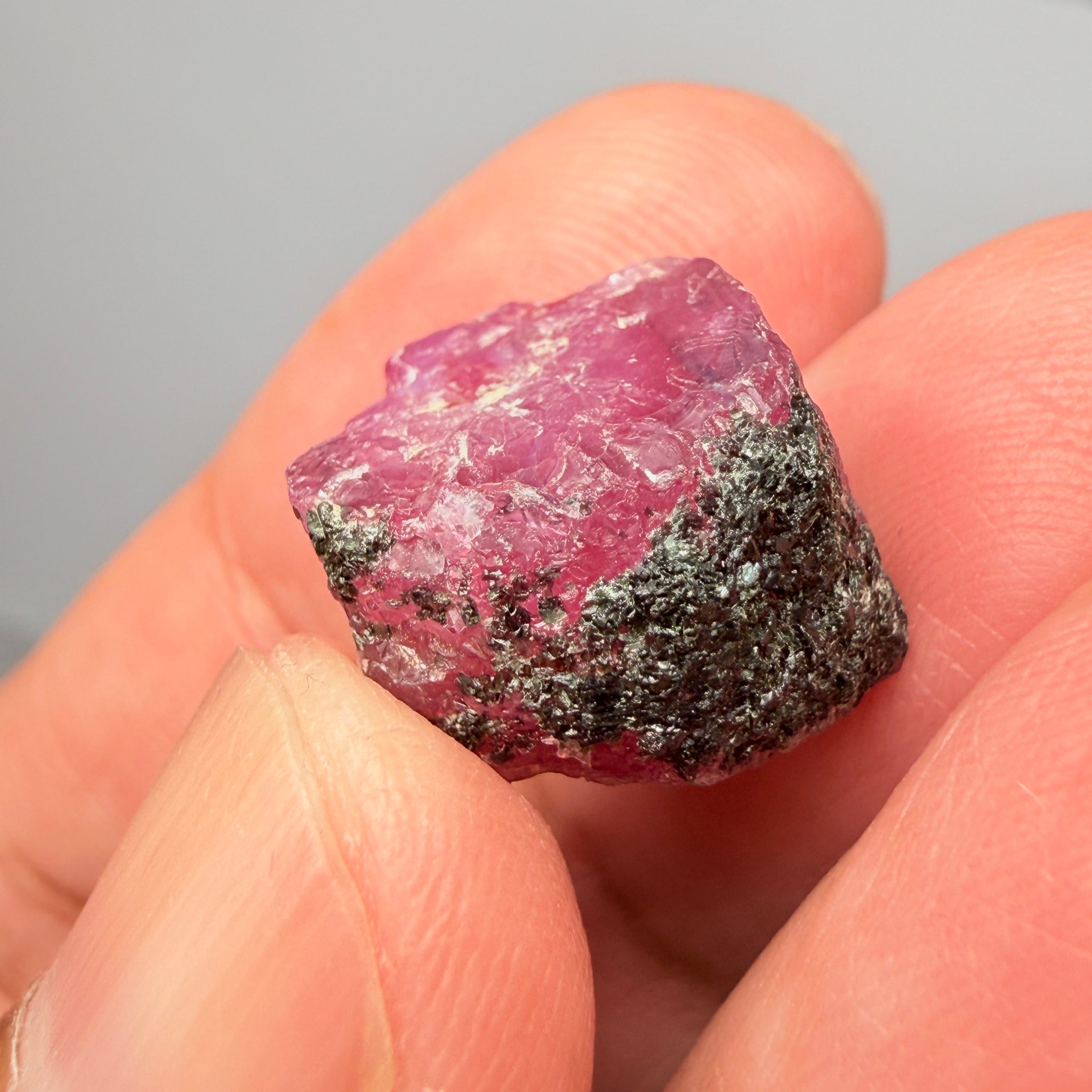 Winza Sapphire Crystal, 22.54ct, Tanzania, Untreated Unheated, gemmy crystal, great for faceting or cabbing/carving, or as a specimen