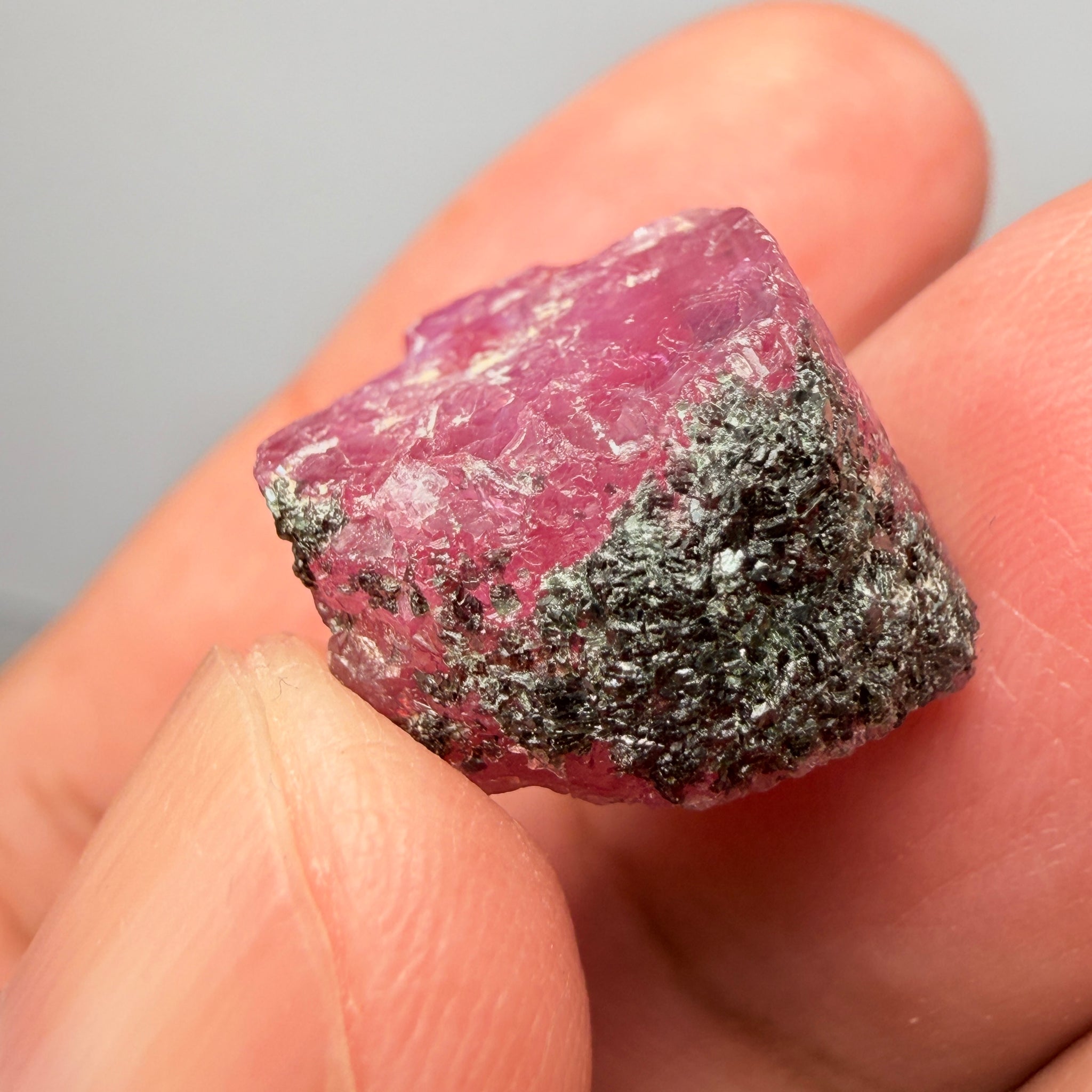 Winza Sapphire Crystal, 22.54ct, Tanzania, Untreated Unheated, gemmy crystal, great for faceting or cabbing/carving, or as a specimen