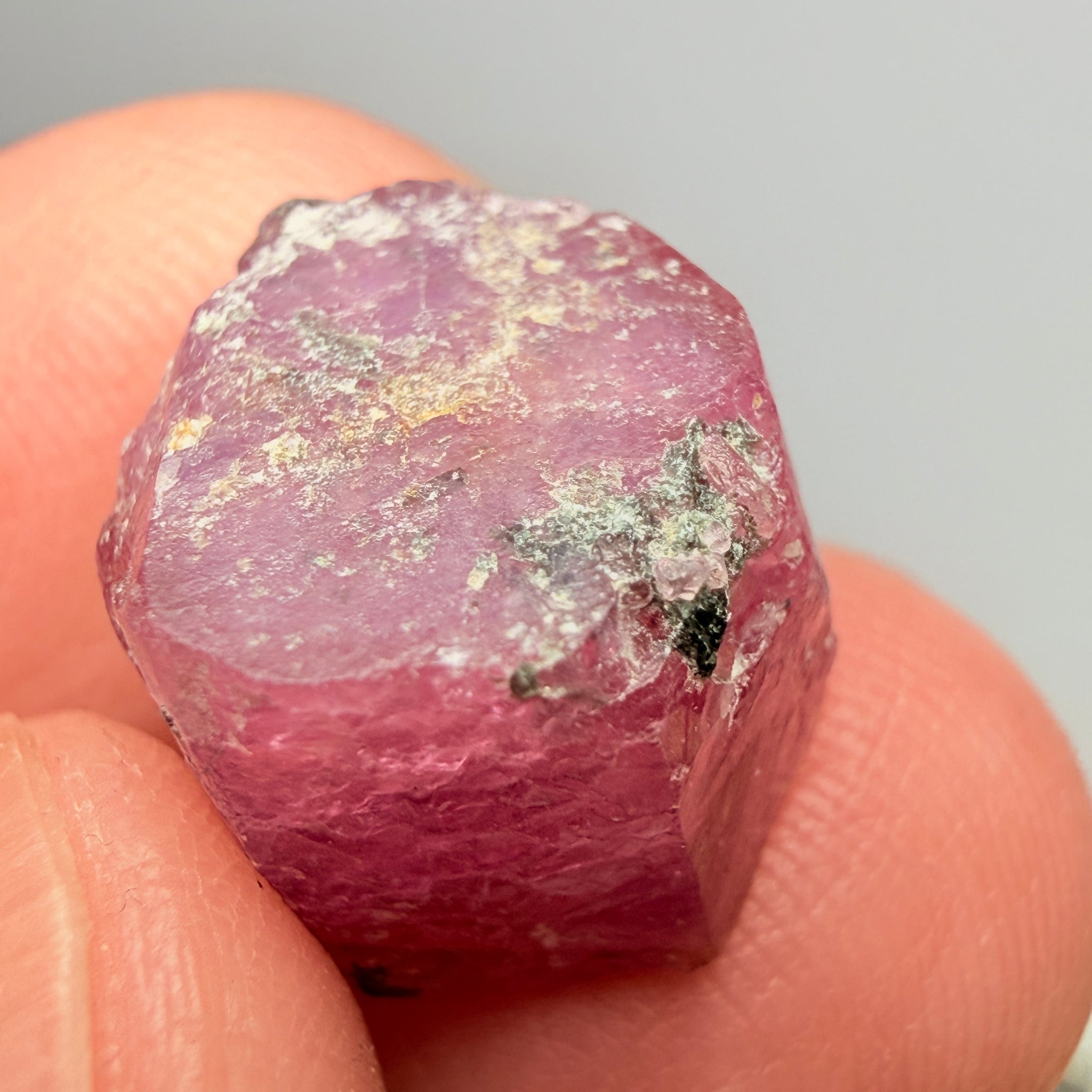 Winza Sapphire Crystal, 18.53ct, Tanzania, Untreated Unheated, gemmy crystal, great for faceting or cabbing/carving, or as a specimen