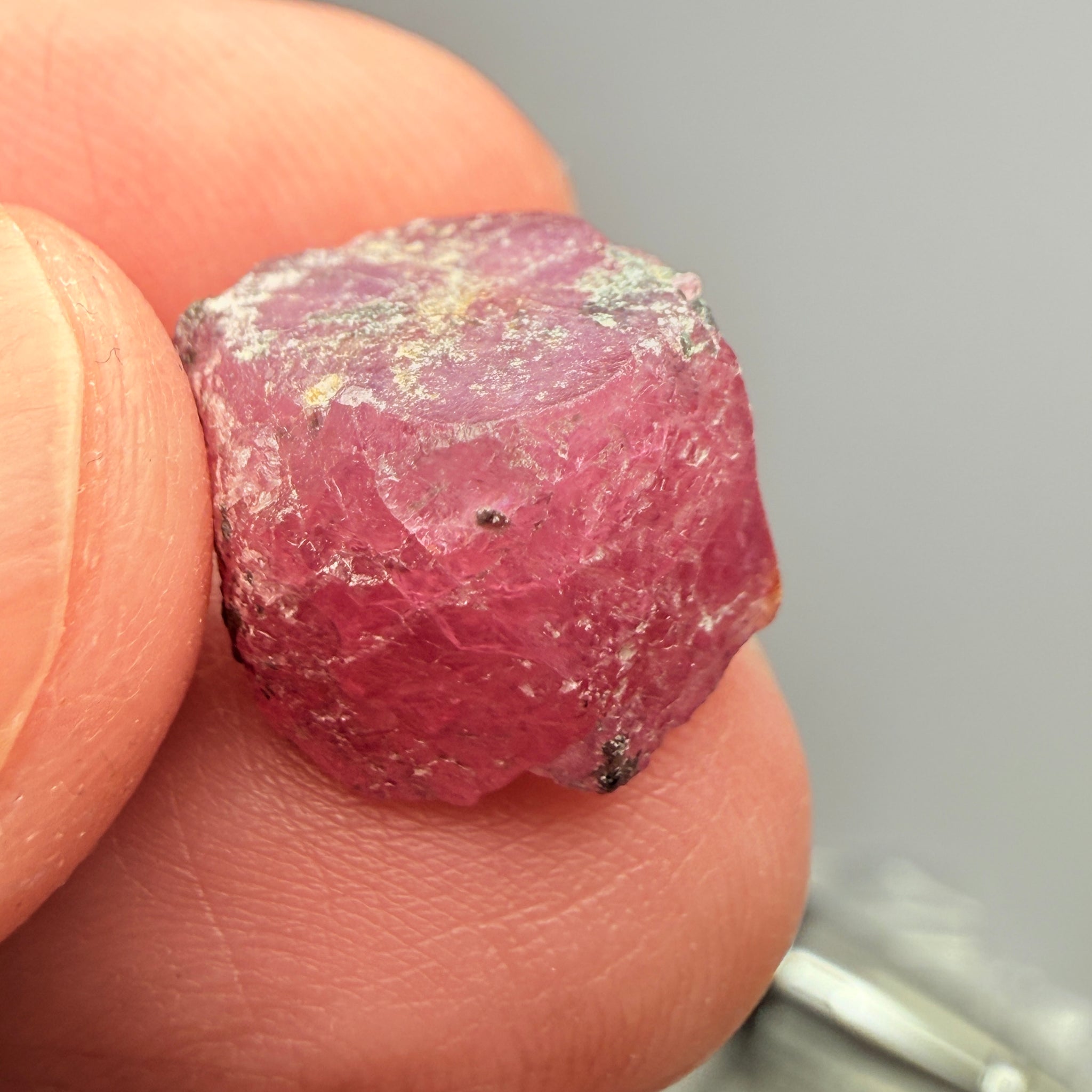 Winza Sapphire Crystal, 18.53ct, Tanzania, Untreated Unheated, gemmy crystal, great for faceting or cabbing/carving, or as a specimen