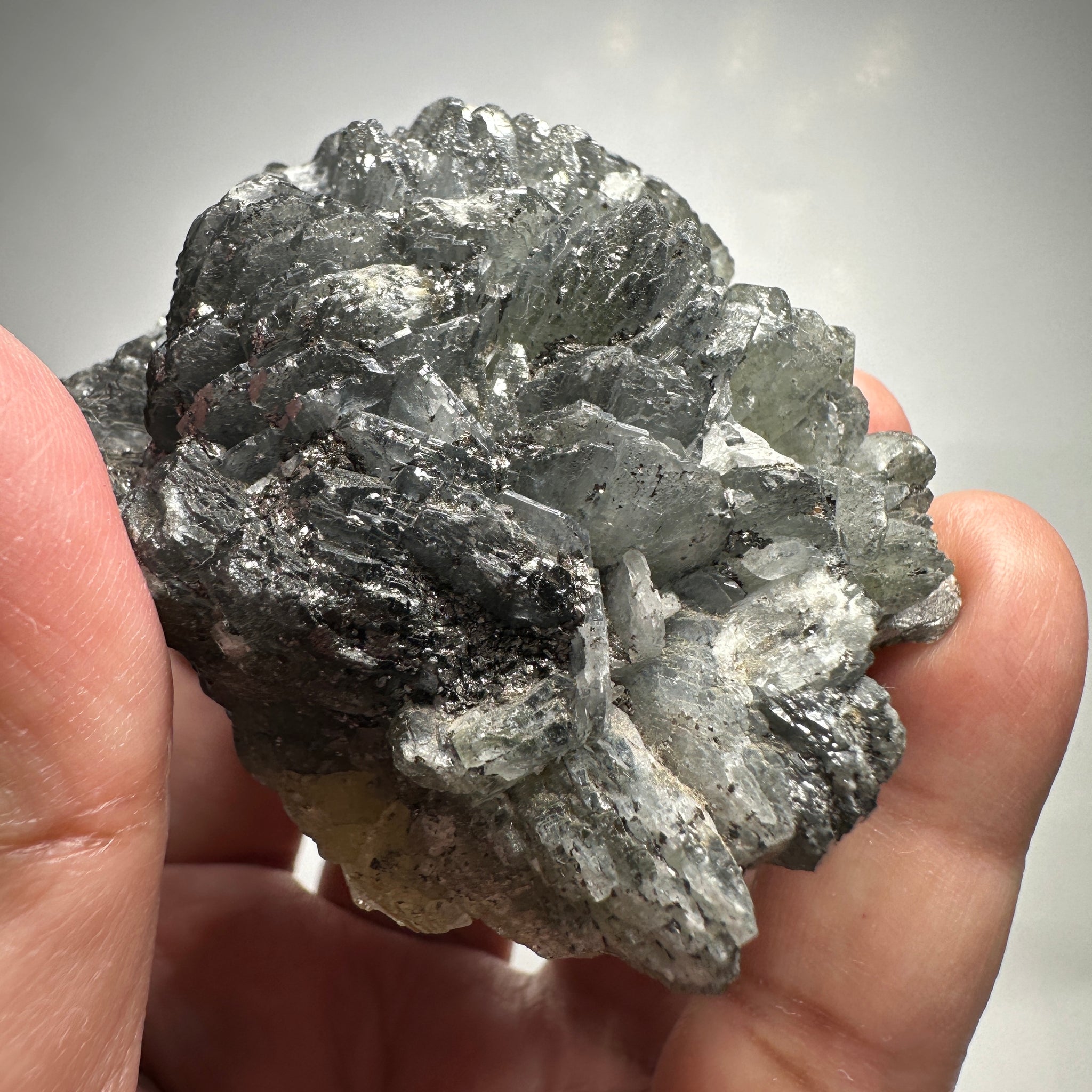 Prehinite Crystal, 1106.50ct / 221.30gm, Merelani, Tanzania, Untreated Unheated. 64.20 x 63.50 x 61.80mm