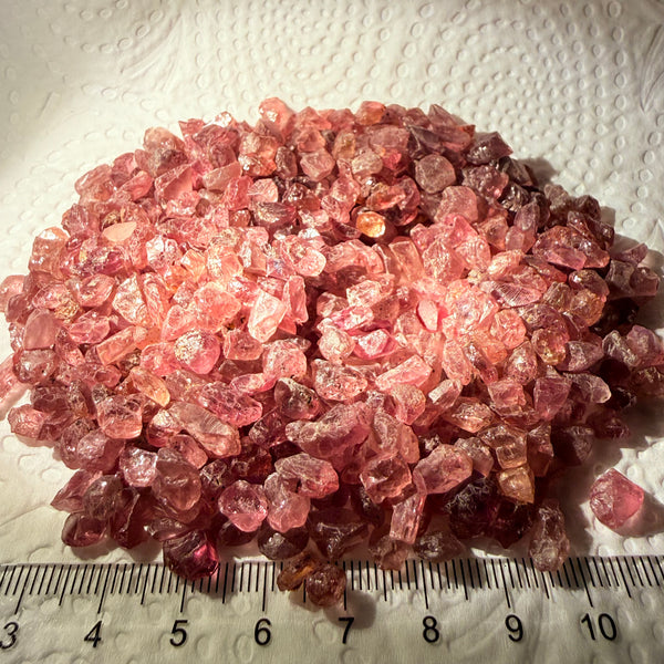 Dragon Garnet Lot, 154.00gm / 770.00ct Lot, Tanzania, Untreated Unheated, mixed clarity lot, 1.46ct average, see the videos for uv effect