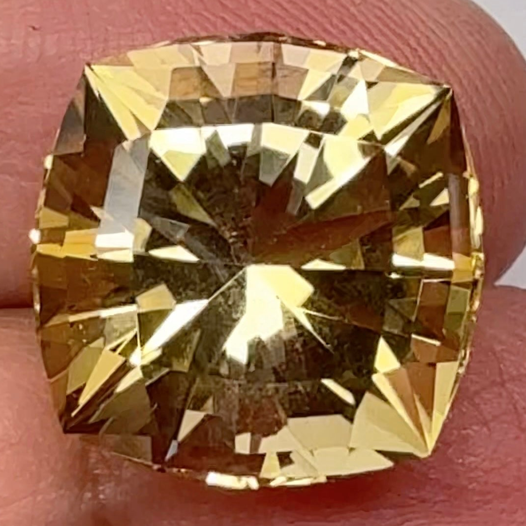 Golden Scapolite, 17.52ct, Fabulous stone for a ring or centerpiece. Tanzania, Untreated Unheated, precision cut by us here in London