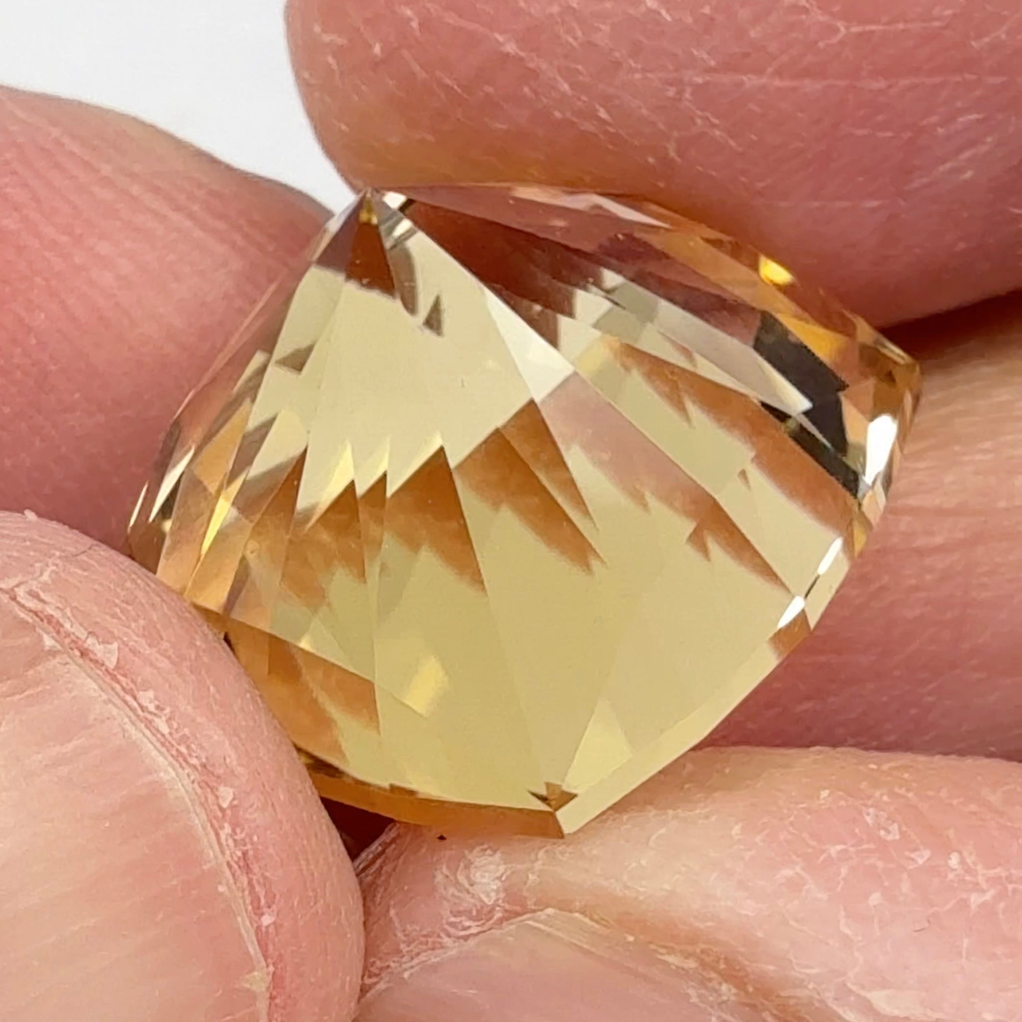 Golden Scapolite, 17.52ct, Fabulous stone for a ring or centerpiece. Tanzania, Untreated Unheated, precision cut by us here in London