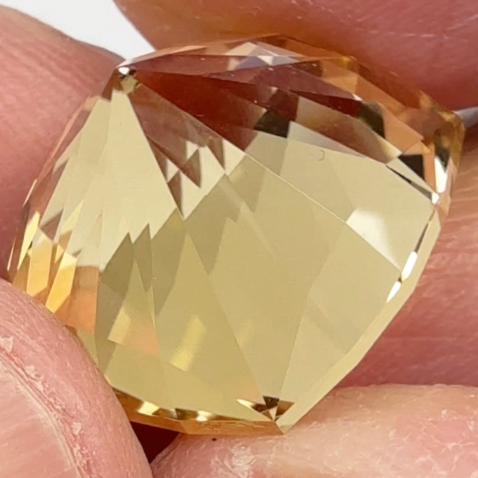 Golden Scapolite, 17.52ct, Fabulous stone for a ring or centerpiece. Tanzania, Untreated Unheated, precision cut by us here in London