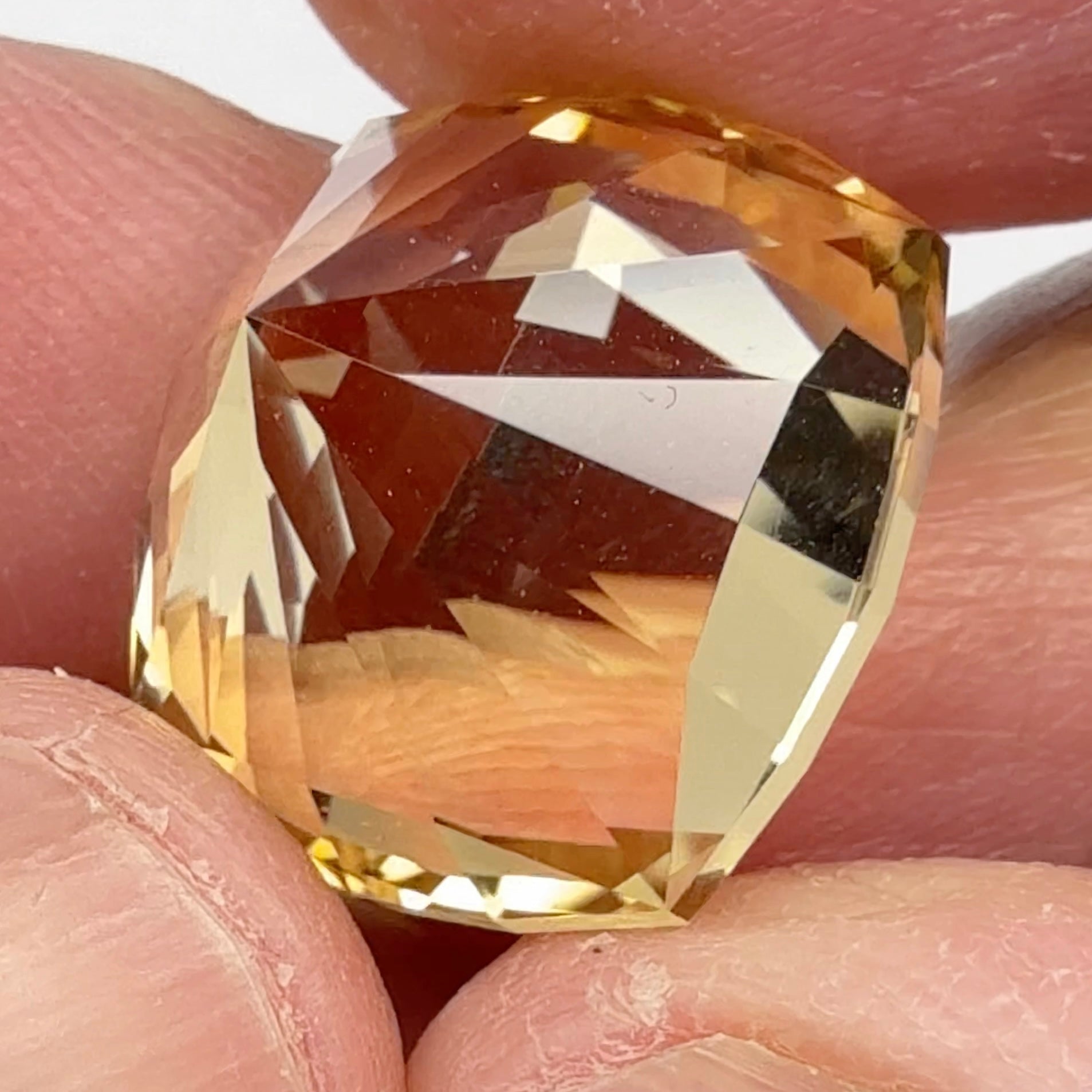 Golden Scapolite, 17.52ct, Fabulous stone for a ring or centerpiece. Tanzania, Untreated Unheated, precision cut by us here in London