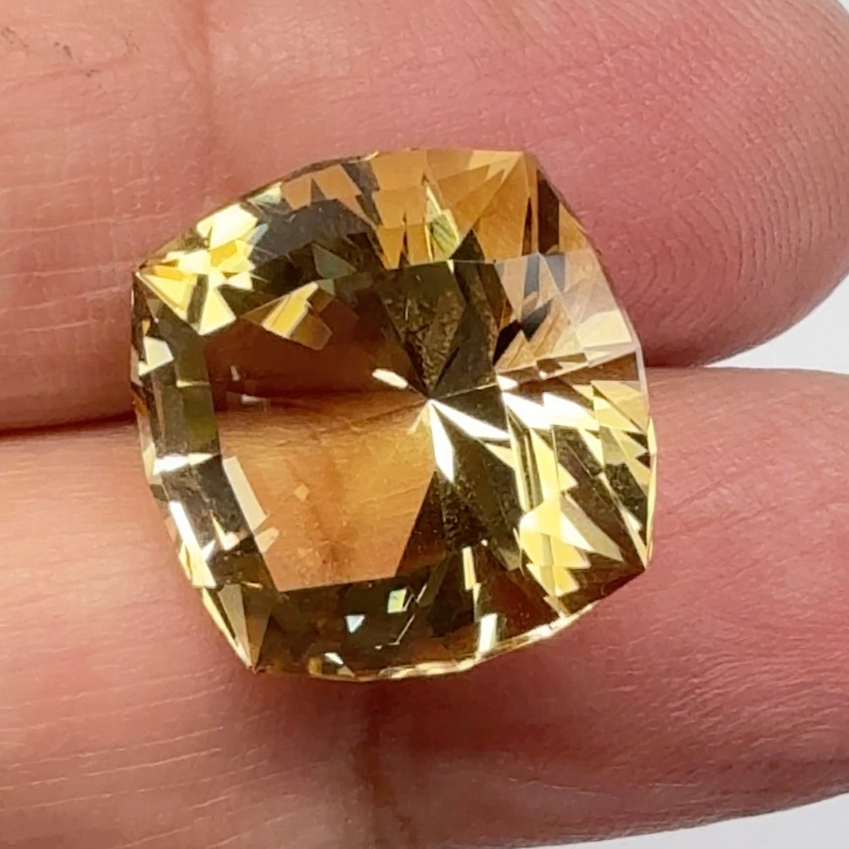 Golden Scapolite, 17.52ct, Fabulous stone for a ring or centerpiece. Tanzania, Untreated Unheated, precision cut by us here in London