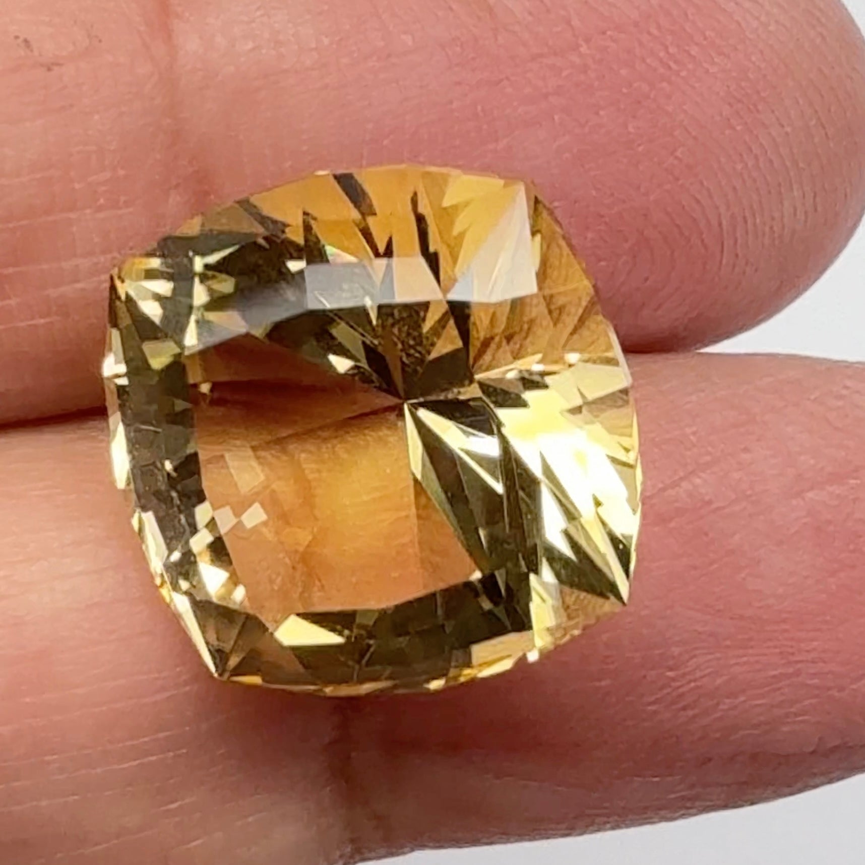 Golden Scapolite, 17.52ct, Fabulous stone for a ring or centerpiece. Tanzania, Untreated Unheated, precision cut by us here in London
