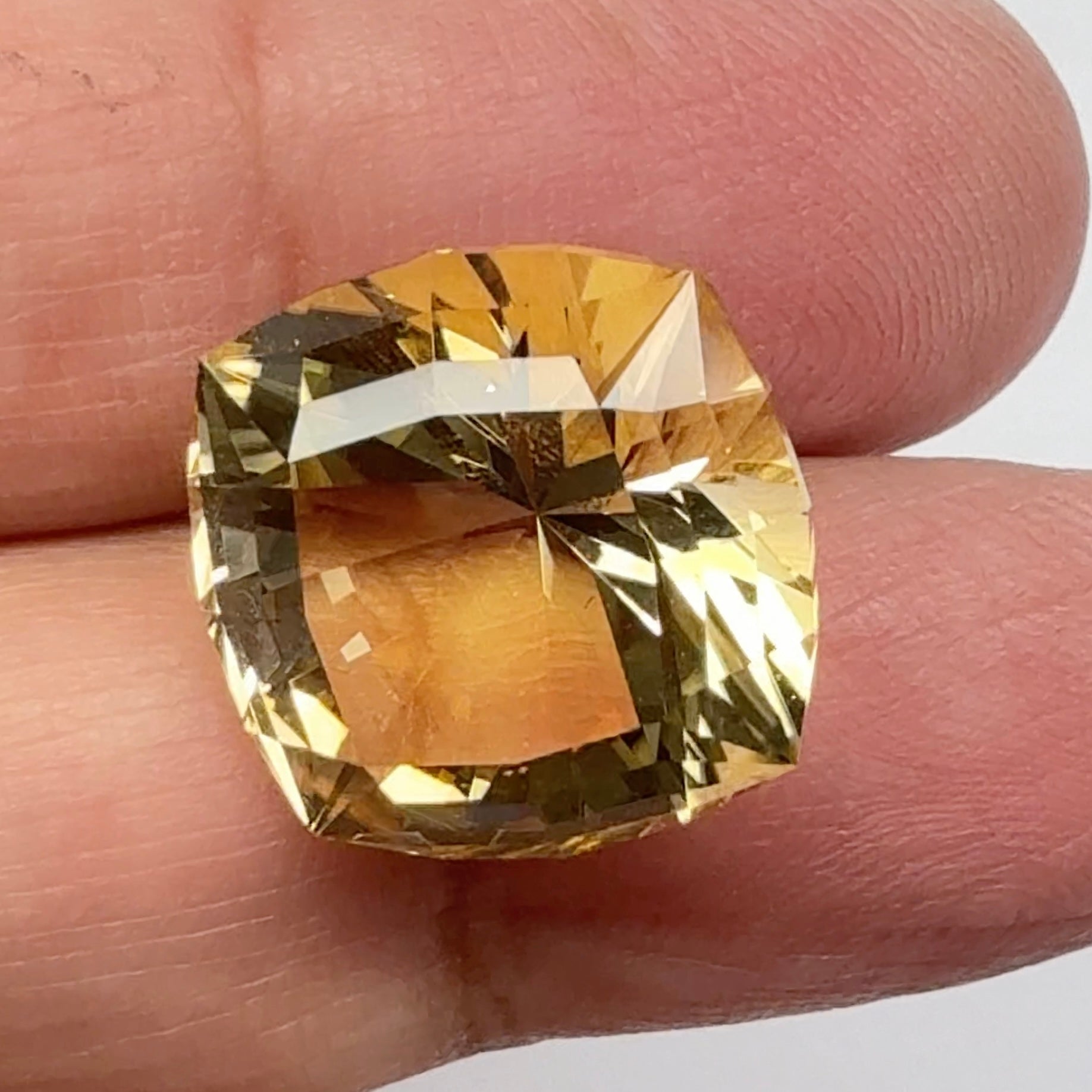 Golden Scapolite, 17.52ct, Fabulous stone for a ring or centerpiece. Tanzania, Untreated Unheated, precision cut by us here in London