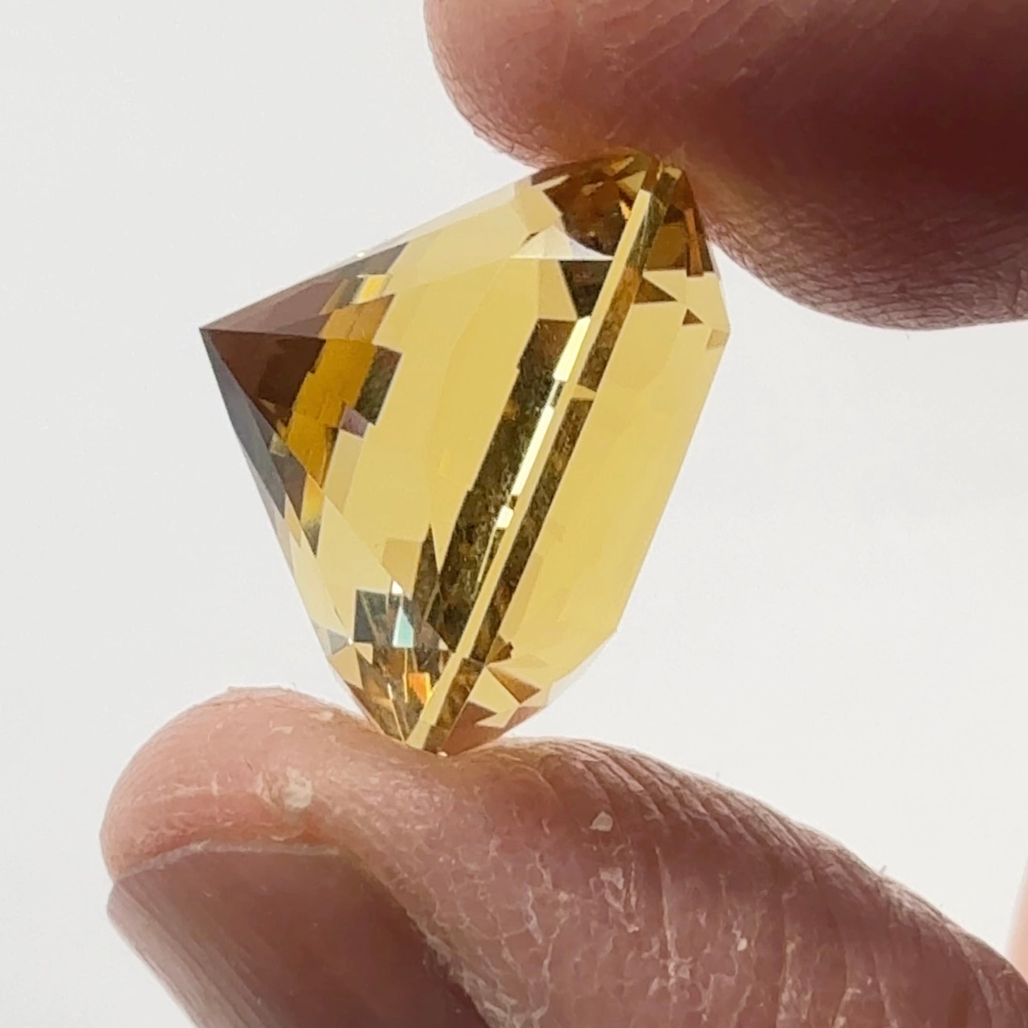 Golden Scapolite, 17.52ct, Fabulous stone for a ring or centerpiece. Tanzania, Untreated Unheated, precision cut by us here in London