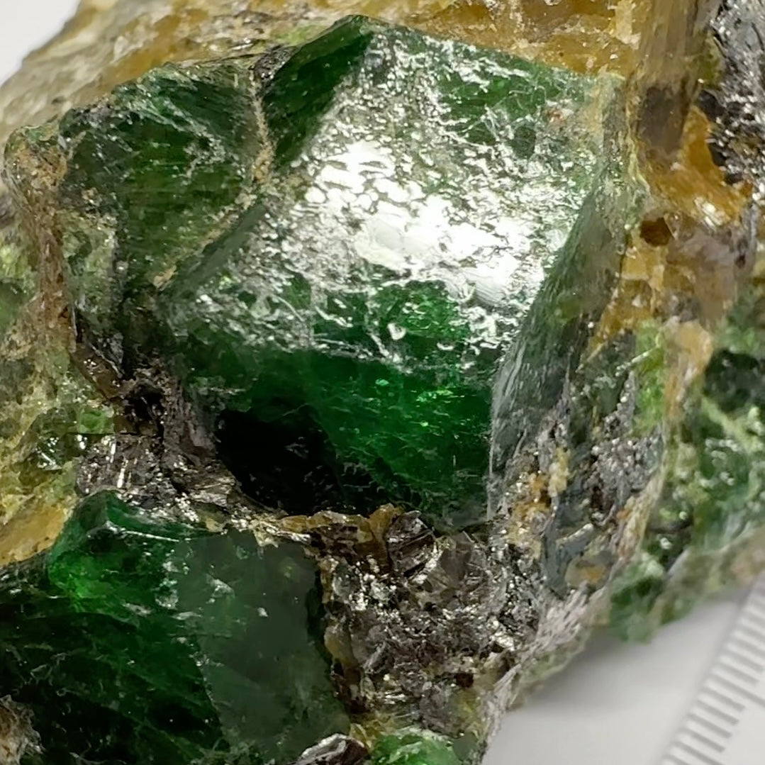 Tsavorite Garnet on Quartz and Graphite, Incredibly rare, 308.20gm / 1541ct, naturally free standing, Merelani, Tanzania, Unheated Untreated, very very rare piece, 87.2mm x 76mm x 53.5