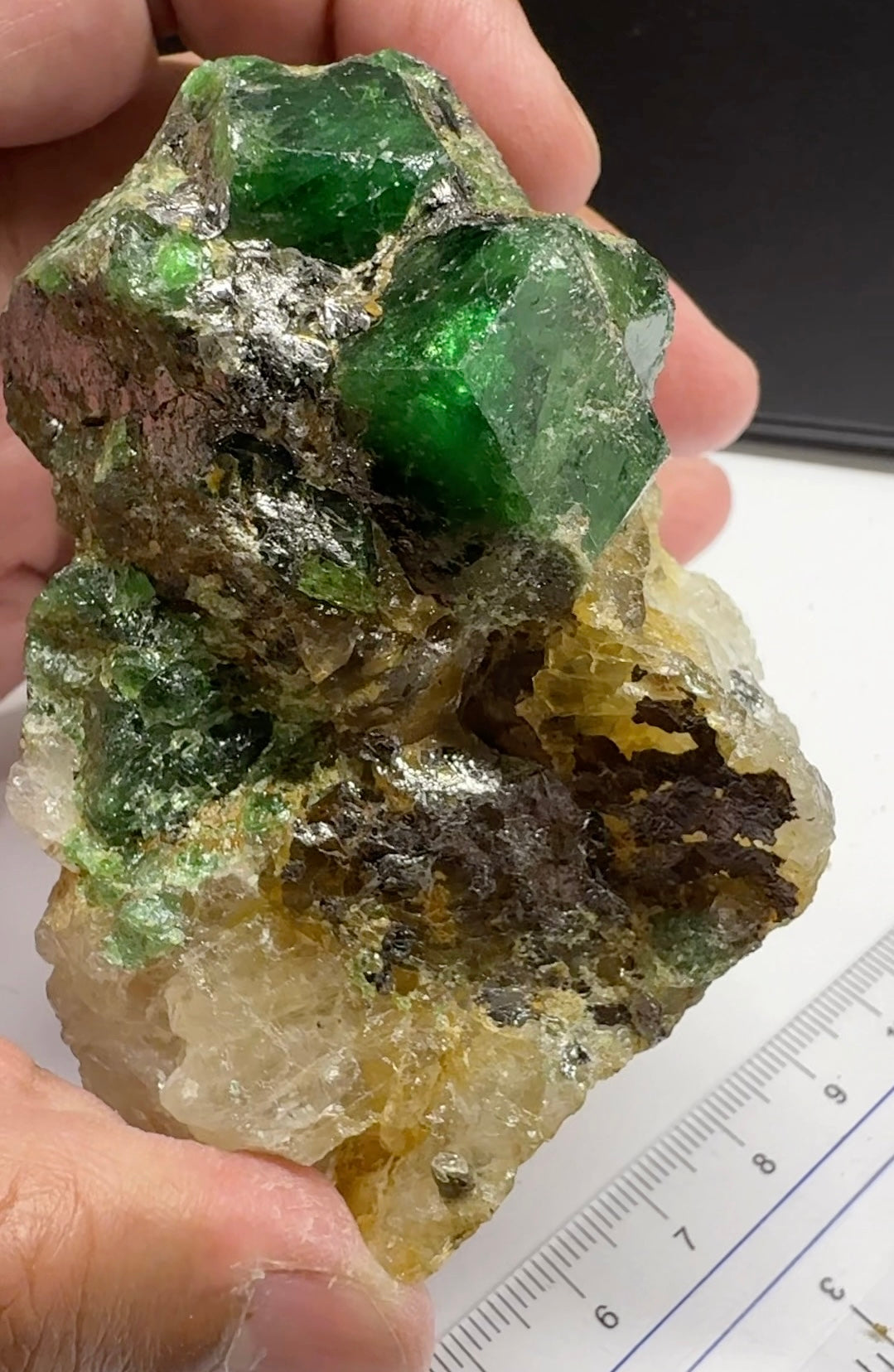 Tsavorite Garnet on Quartz and Graphite, Incredibly rare, 308.20gm / 1541ct, naturally free standing, Merelani, Tanzania, Unheated Untreated, very very rare piece, 87.2mm x 76mm x 53.5