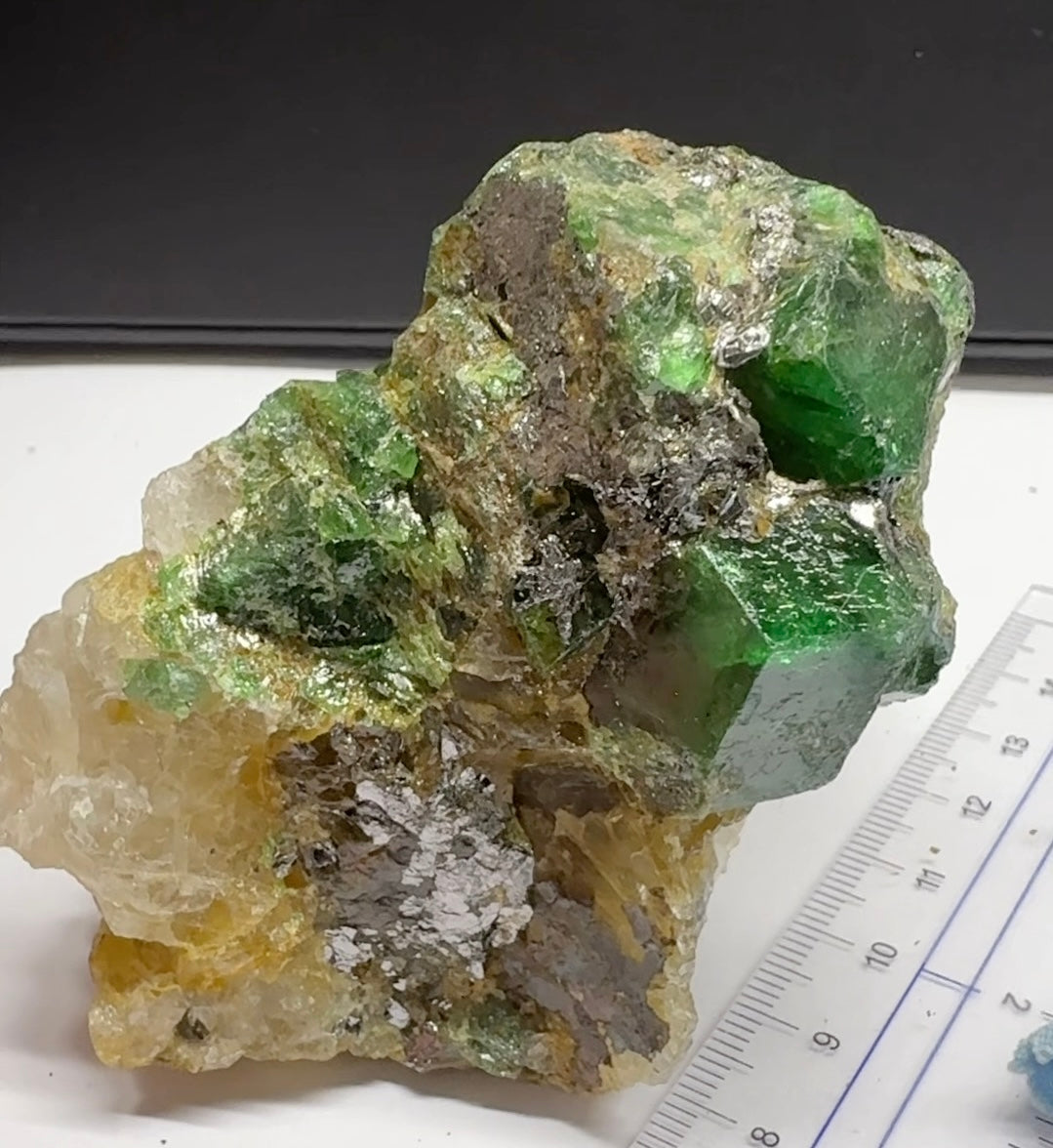 Tsavorite Garnet on Quartz and Graphite, Incredibly rare, 308.20gm / 1541ct, naturally free standing, Merelani, Tanzania, Unheated Untreated, very very rare piece, 87.2mm x 76mm x 53.5