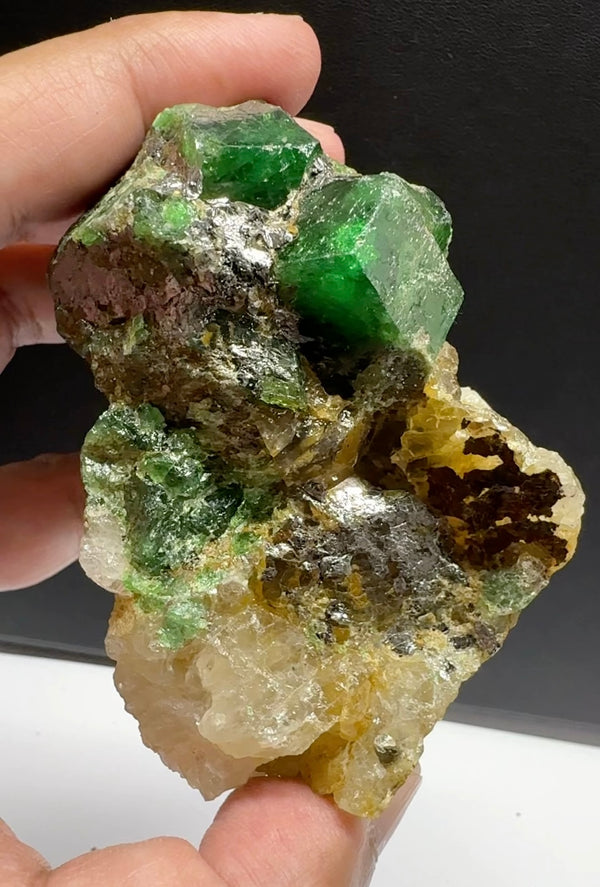 Tsavorite Garnet on Quartz and Graphite, Incredibly rare, 308.20gm / 1541ct, naturally free standing, Merelani, Tanzania, Unheated Untreated, very very rare piece, 87.2mm x 76mm x 53.5