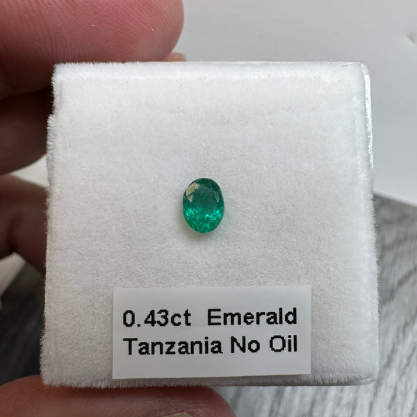 0.43ct Emerald, Tanzania, No Oil, Unheated Unheated