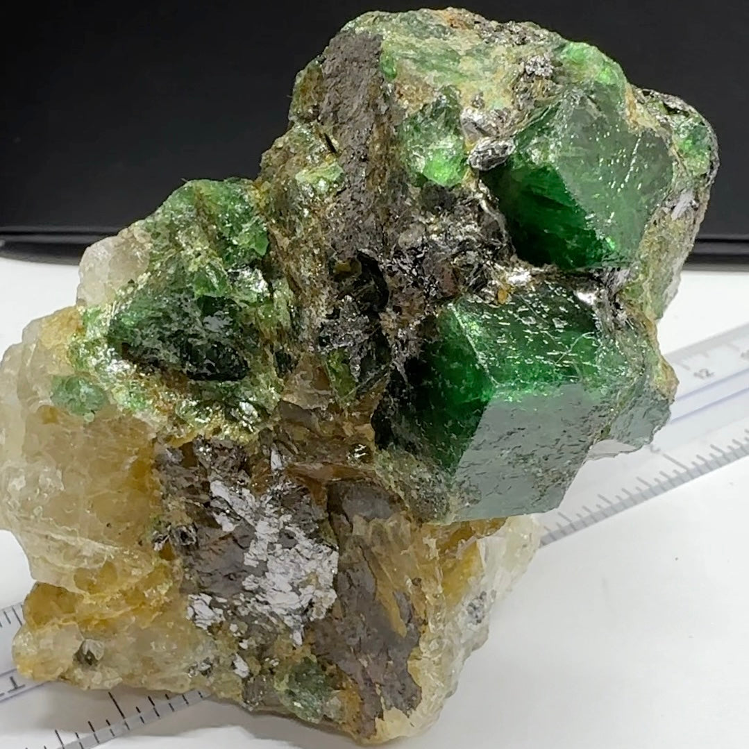 Tsavorite Garnet on Quartz and Graphite, Incredibly rare, 308.20gm / 1541ct, naturally free standing, Merelani, Tanzania, Unheated Untreated, very very rare piece, 87.2mm x 76mm x 53.5