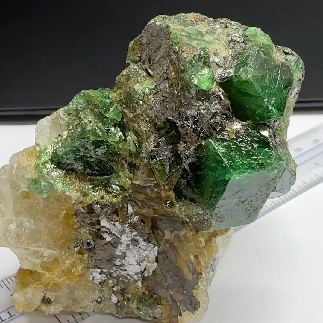 Tsavorite Garnet on Quartz and Graphite, Incredibly rare, 308.20gm / 1541ct, naturally free standing, Merelani, Tanzania, Unheated Untreated, very very rare piece, 87.2mm x 76mm x 53.5