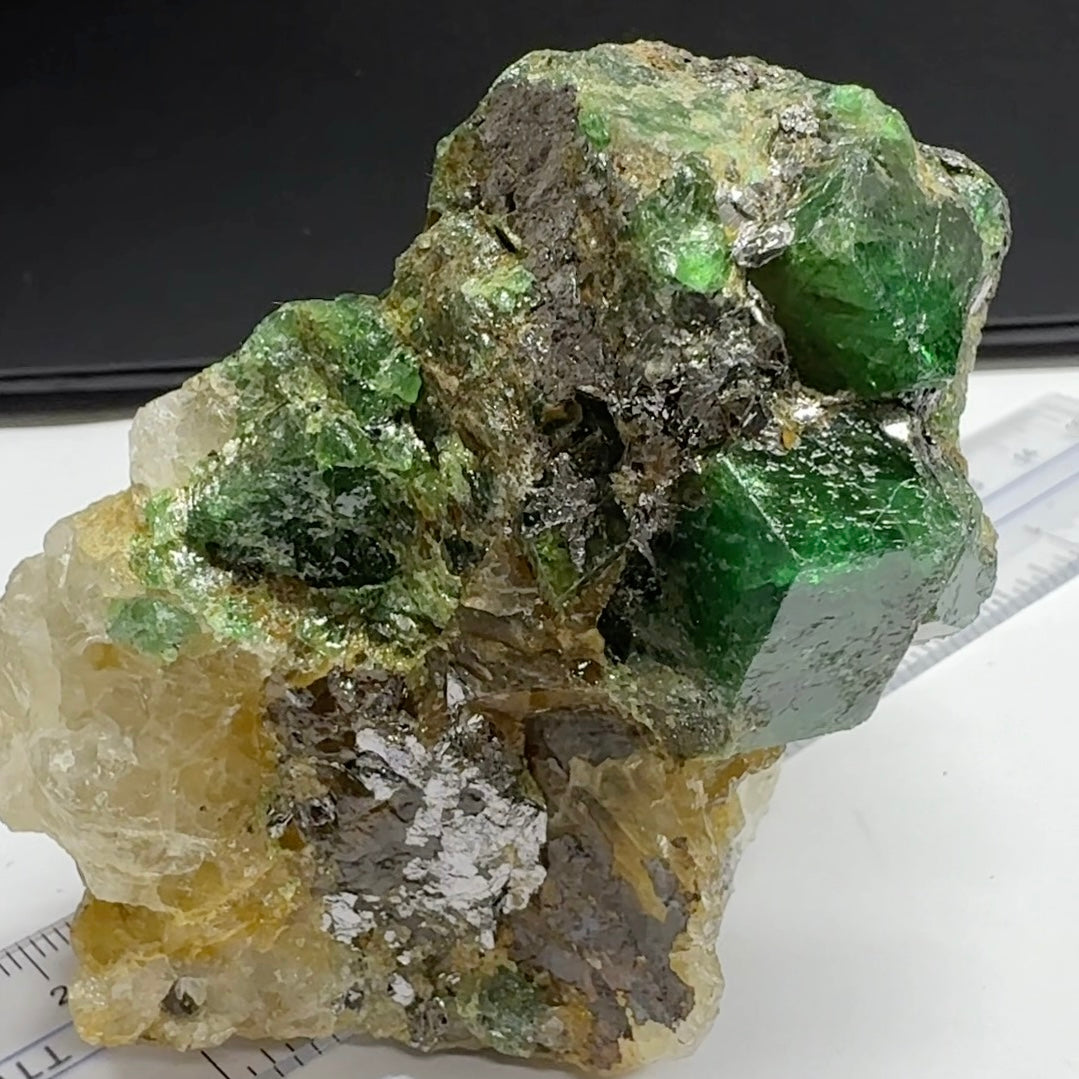 Tsavorite Garnet on Quartz and Graphite, Incredibly rare, 308.20gm / 1541ct, naturally free standing, Merelani, Tanzania, Unheated Untreated, very very rare piece, 87.2mm x 76mm x 53.5
