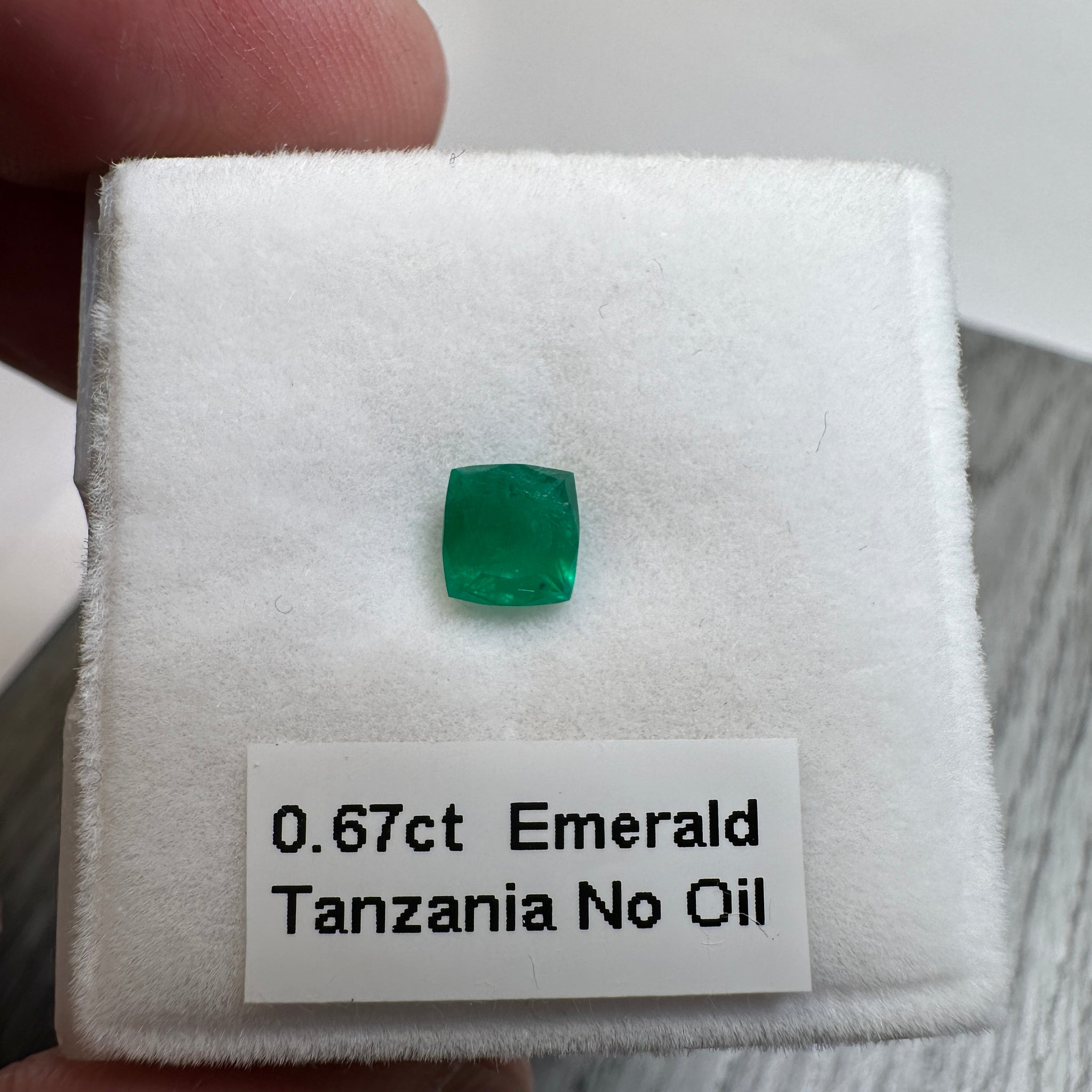 Emerald, 0.67ct, Tanzania, No Oil, Untreated Unheated.