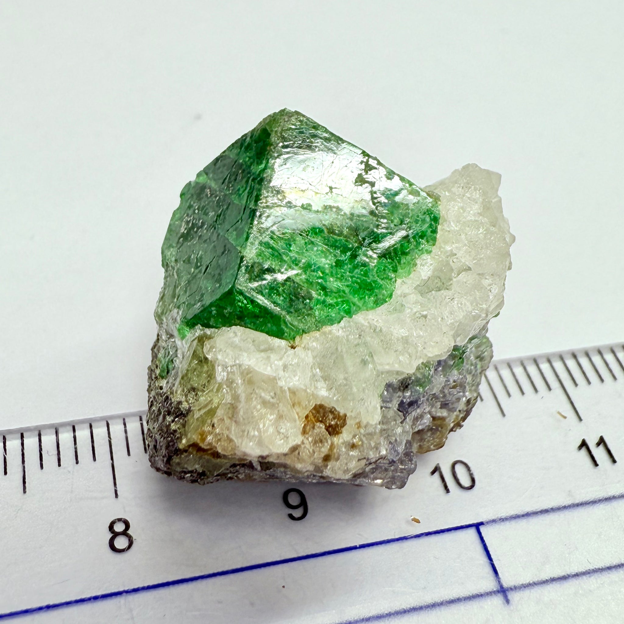 Tsavorite Garnet on Quartz and Graphite, 65.79ct, naturally free standing, Merelani, Tanzania, Unheated Untreated