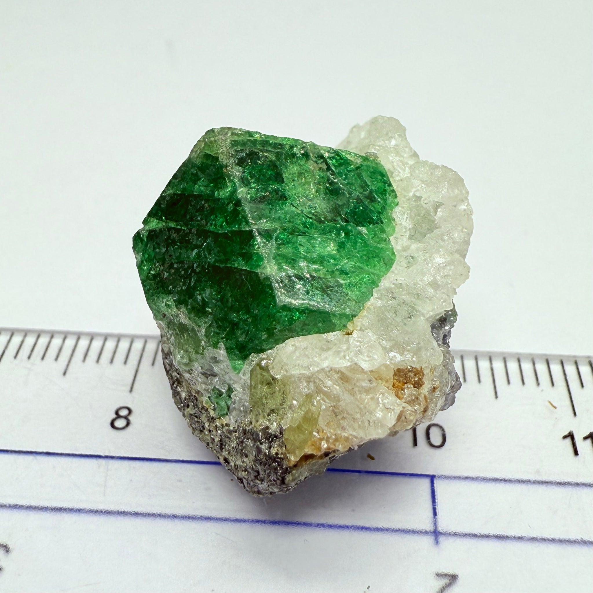 Tsavorite Garnet on Quartz and Graphite, 65.79ct, naturally free standing, Merelani, Tanzania, Unheated Untreated