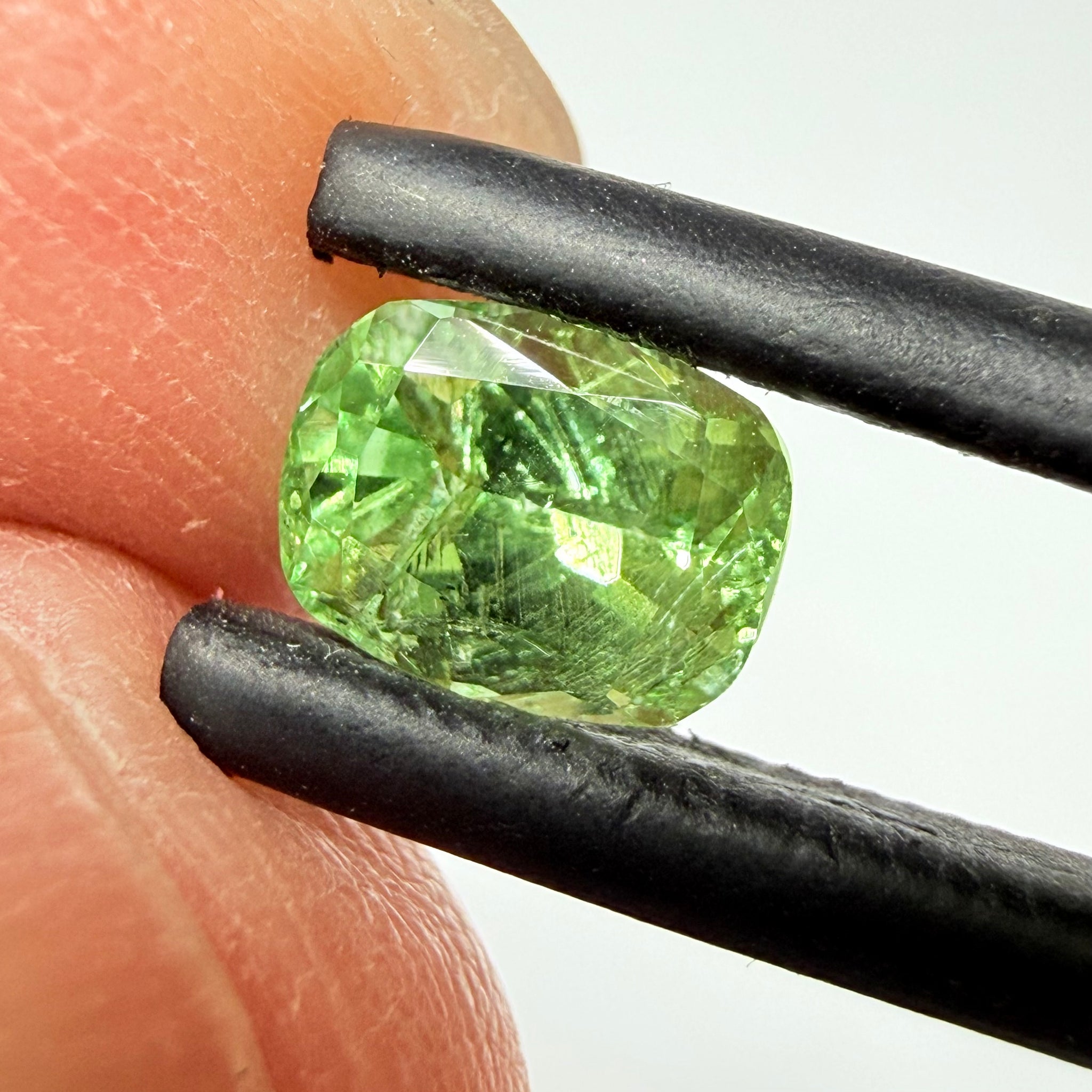 Tsavorite Garnet, 0.97ct, Tanzania, Untreated Unheated