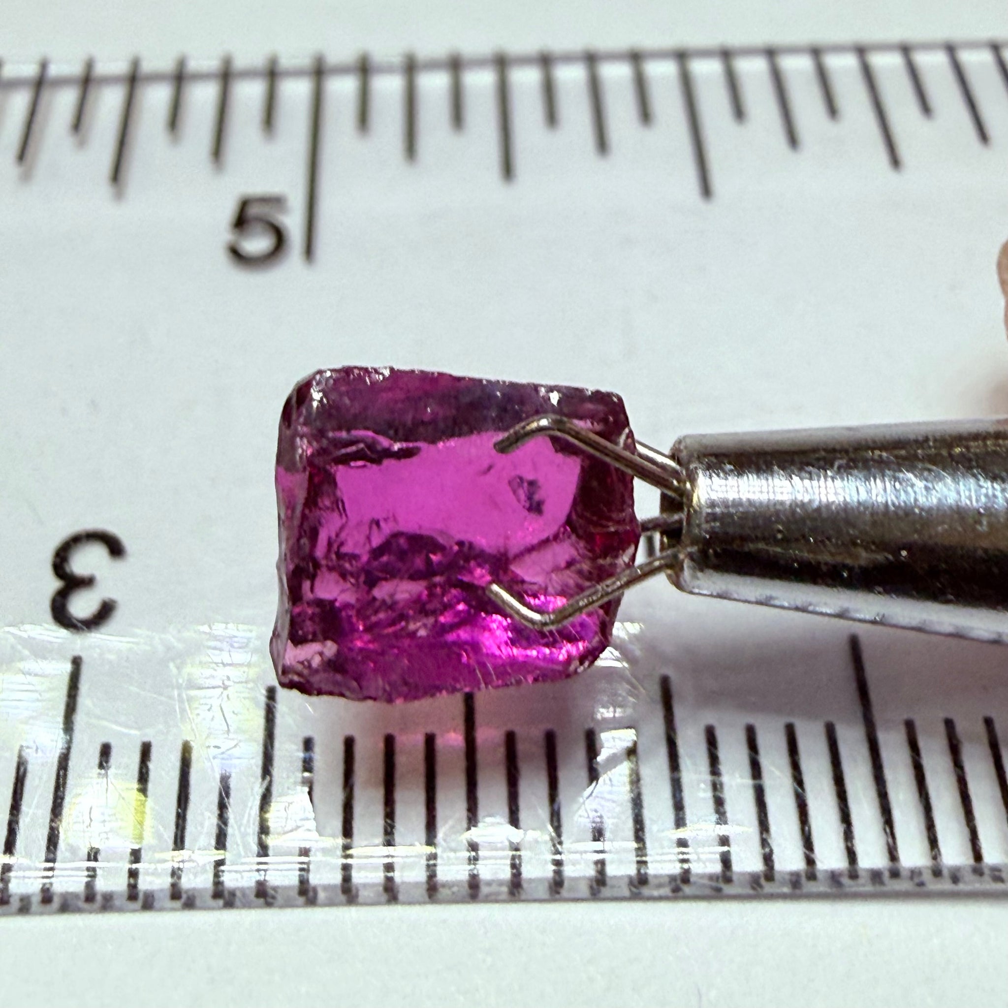 Colour Shift Garnet, 2.49ct, Tanzania, Untreated Unheated, vvs-if