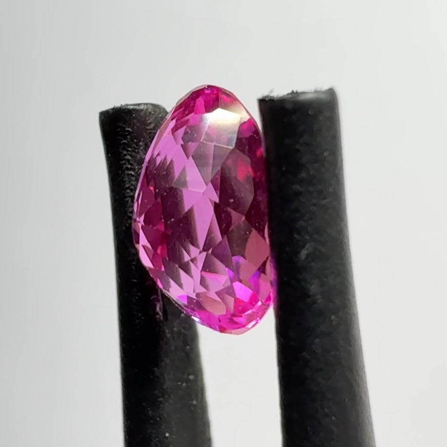 Winza Ruby, 1.02ct, Winza, Tanzania, Untreated Unheated, vvs-if, 6.9 x 4.6 x 3.8mm, it’s more redder than the photos