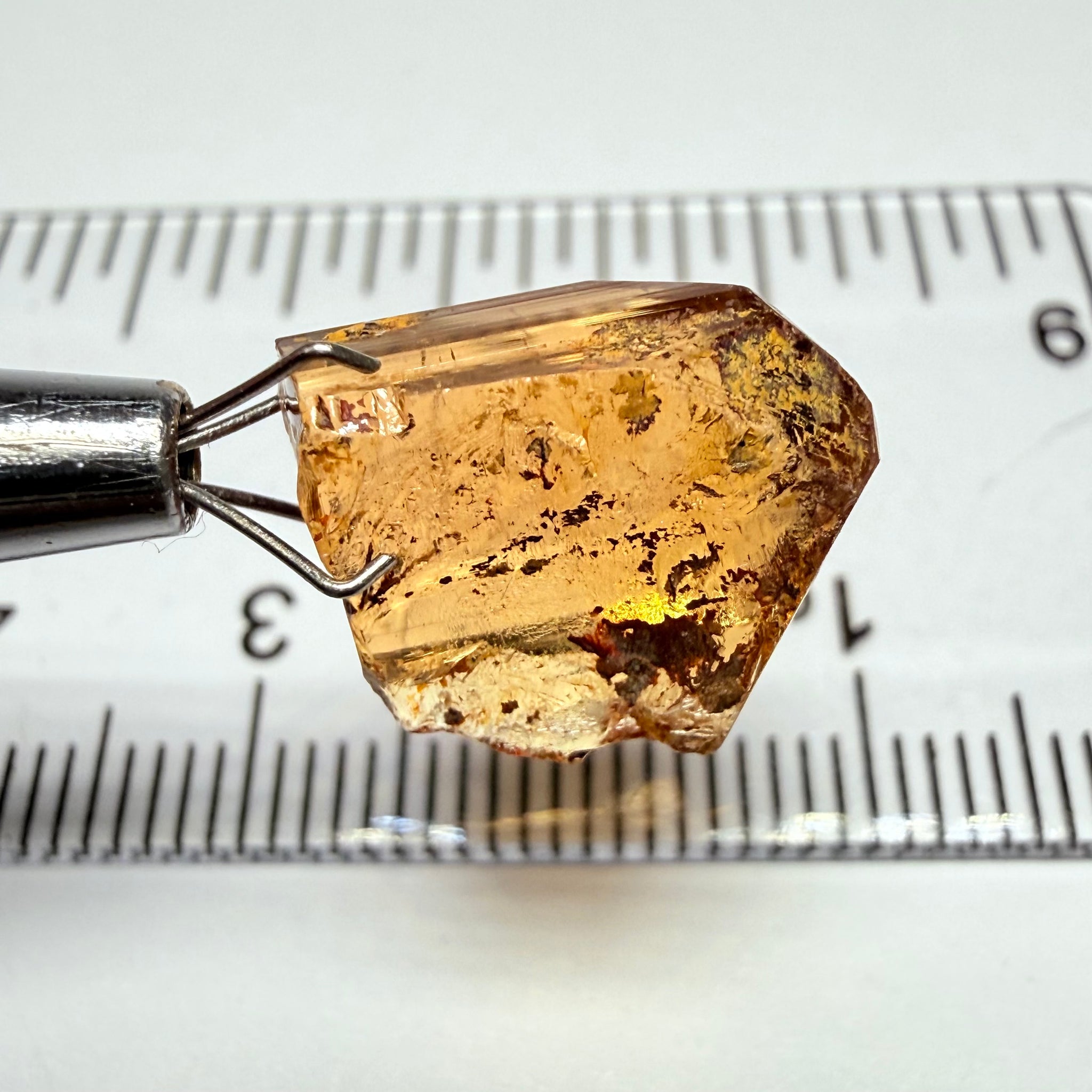 Tourmaline, 7.28ct, Tanzania, Untreated Unheated, slight inclusions on the outside skin, remove on disk, rest VVS-IF, flattish shape