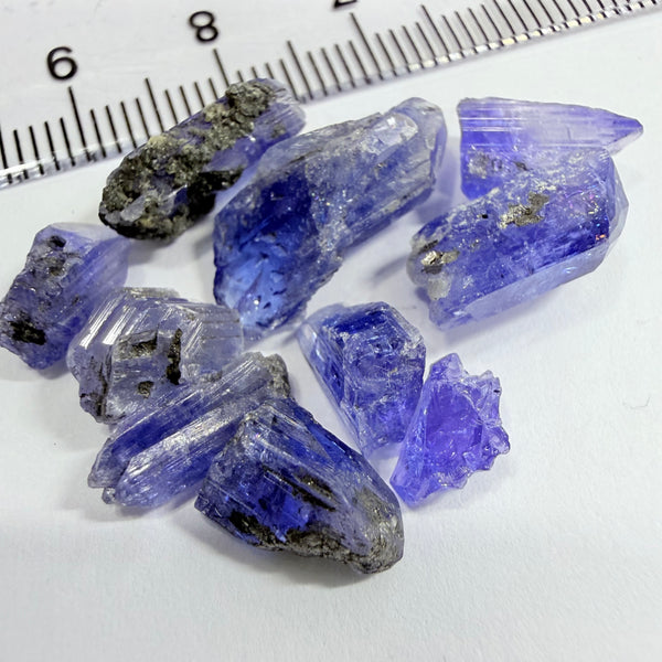 Tanzanite Crystal Lot, 27.62ct, Merelani, Tanzania. Gently Heated, these are tiny but great for setting as is