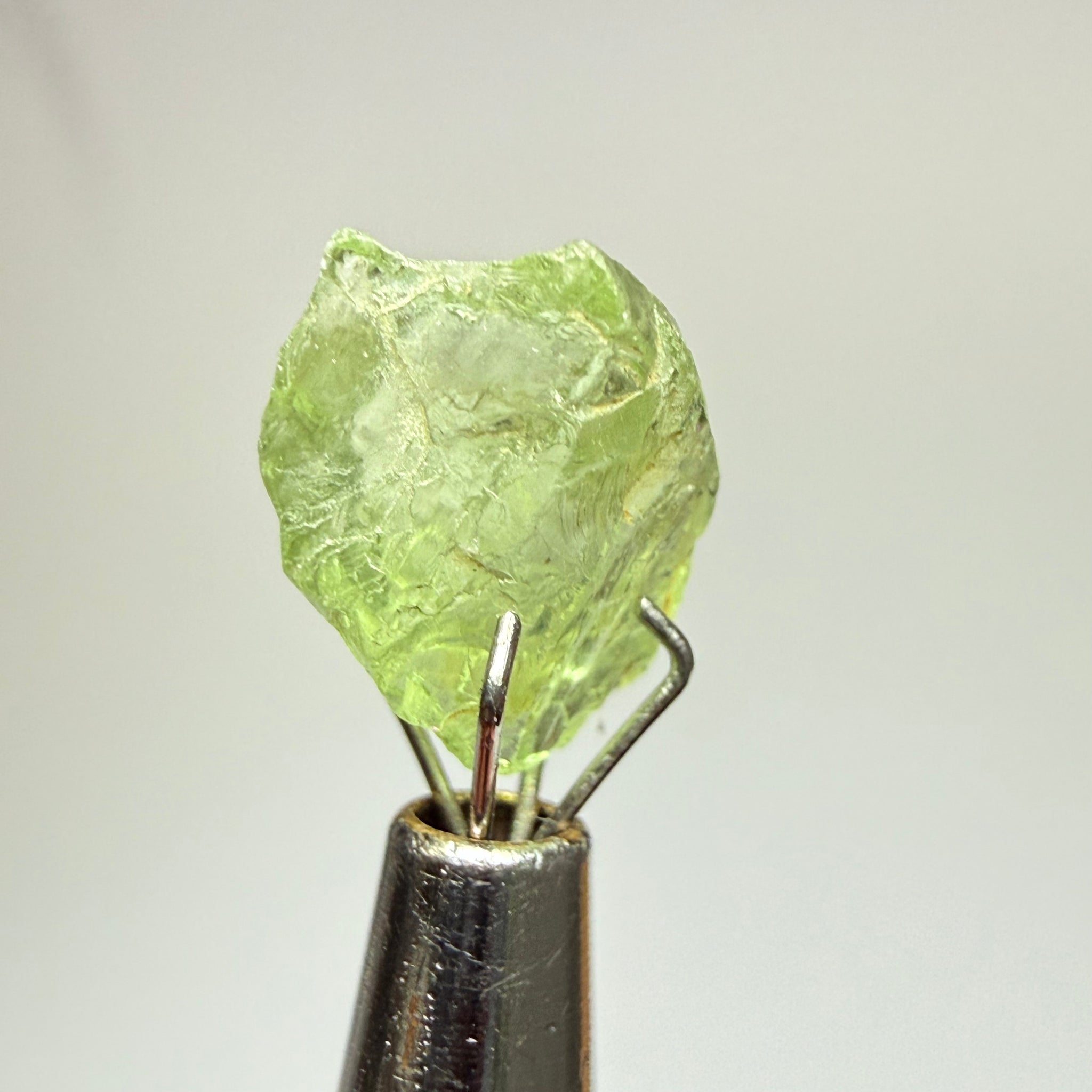 Tsavorite Garnet, Apple Green, 2.63ct, Kenya, Untreated Unheated, vvs, slightly flattish, see pics