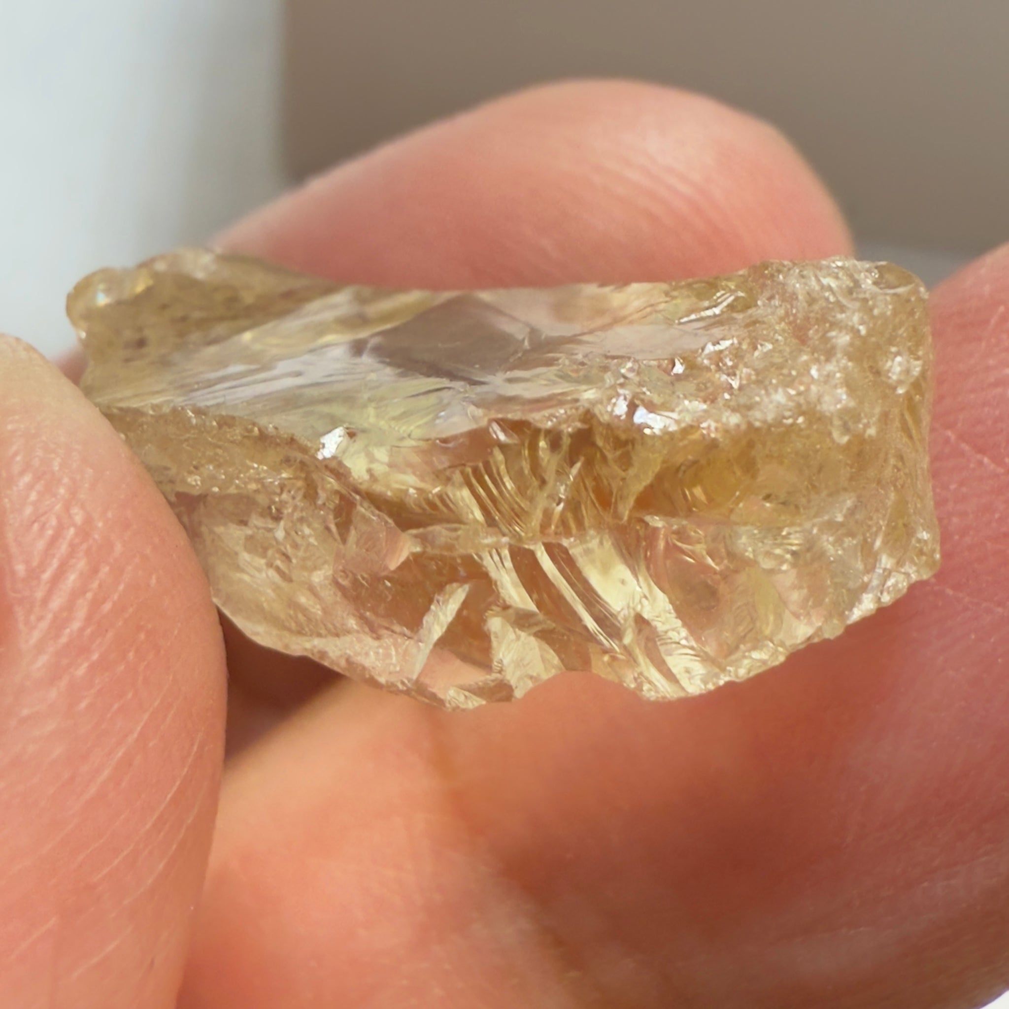 Citrine, 19.37ct, Zambia, Untreated Unheated, slight cracks on one end, rest VVS-IF, very flat shape but excellent for putting in jewellery as is