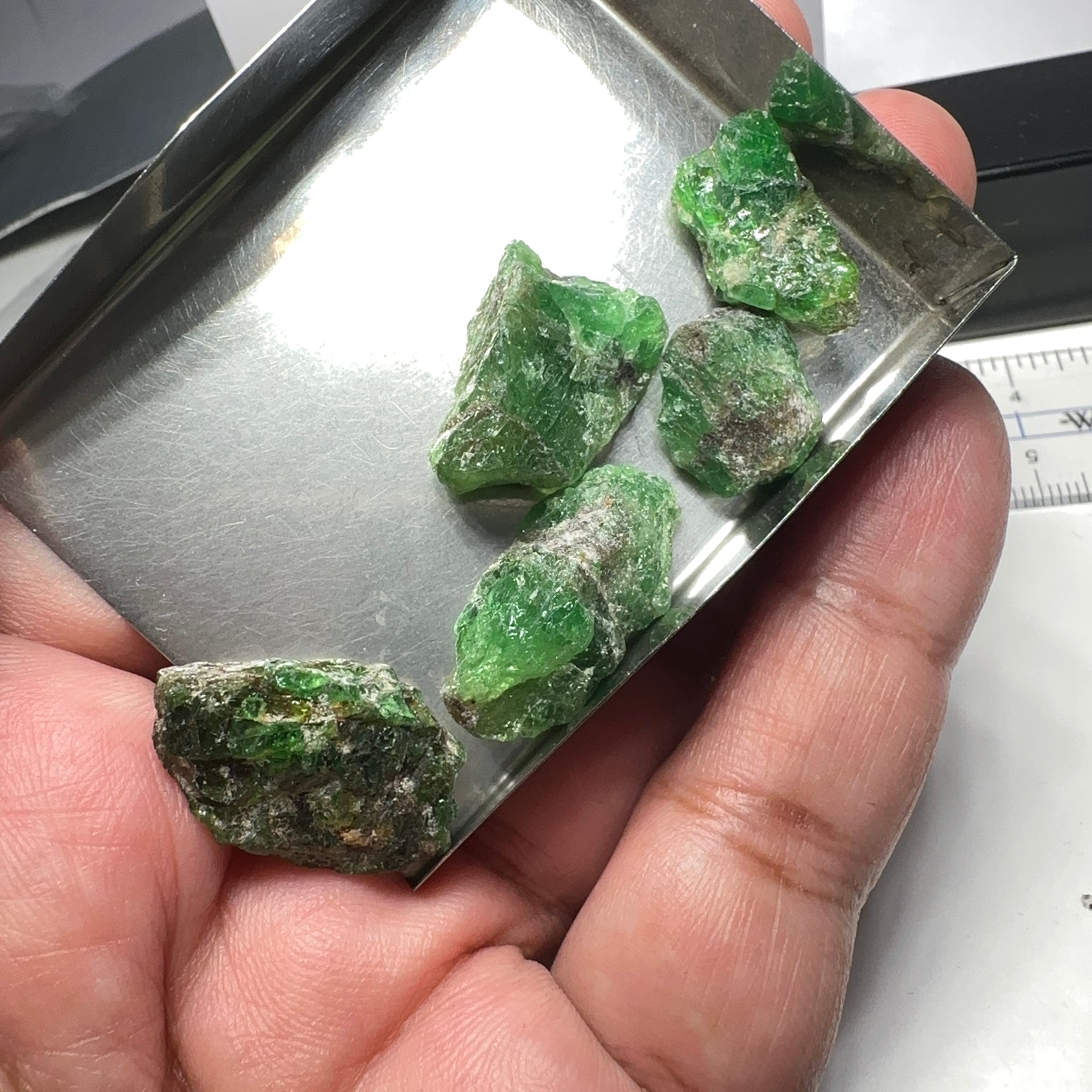 Tsavorite Garnet Lot, 101.98ct, Tanzania. Untreated Unheated. 11.26ct- 27.87ct. Good as specimens to add to a collection