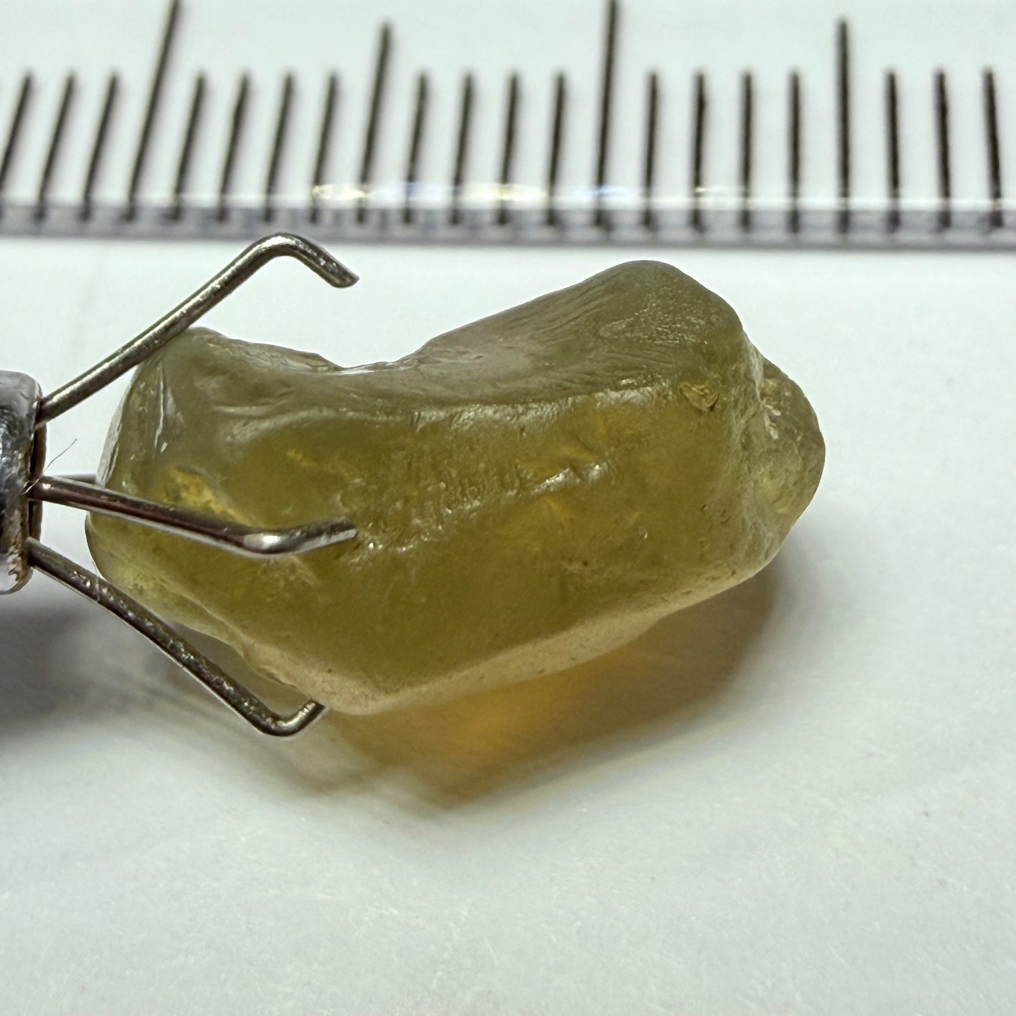 Green Chrysoberyl, 5.20ct, Tunduru, Tanzania, Untreated Unheated, cloudy and flat shape see pics