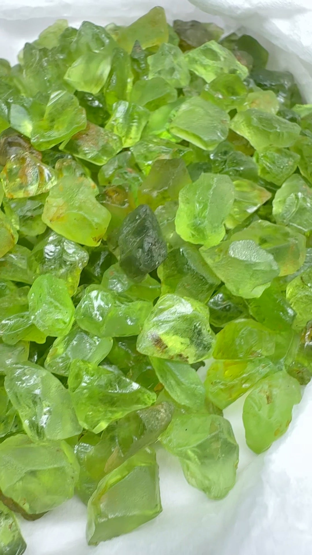 GoGo Peridot Lot, 207gm / 1035ct, Tanzania, Untreated Unheated, 4.20ct average size, eye clean and better, comes in at around US$4/gm for the wholesale pack!