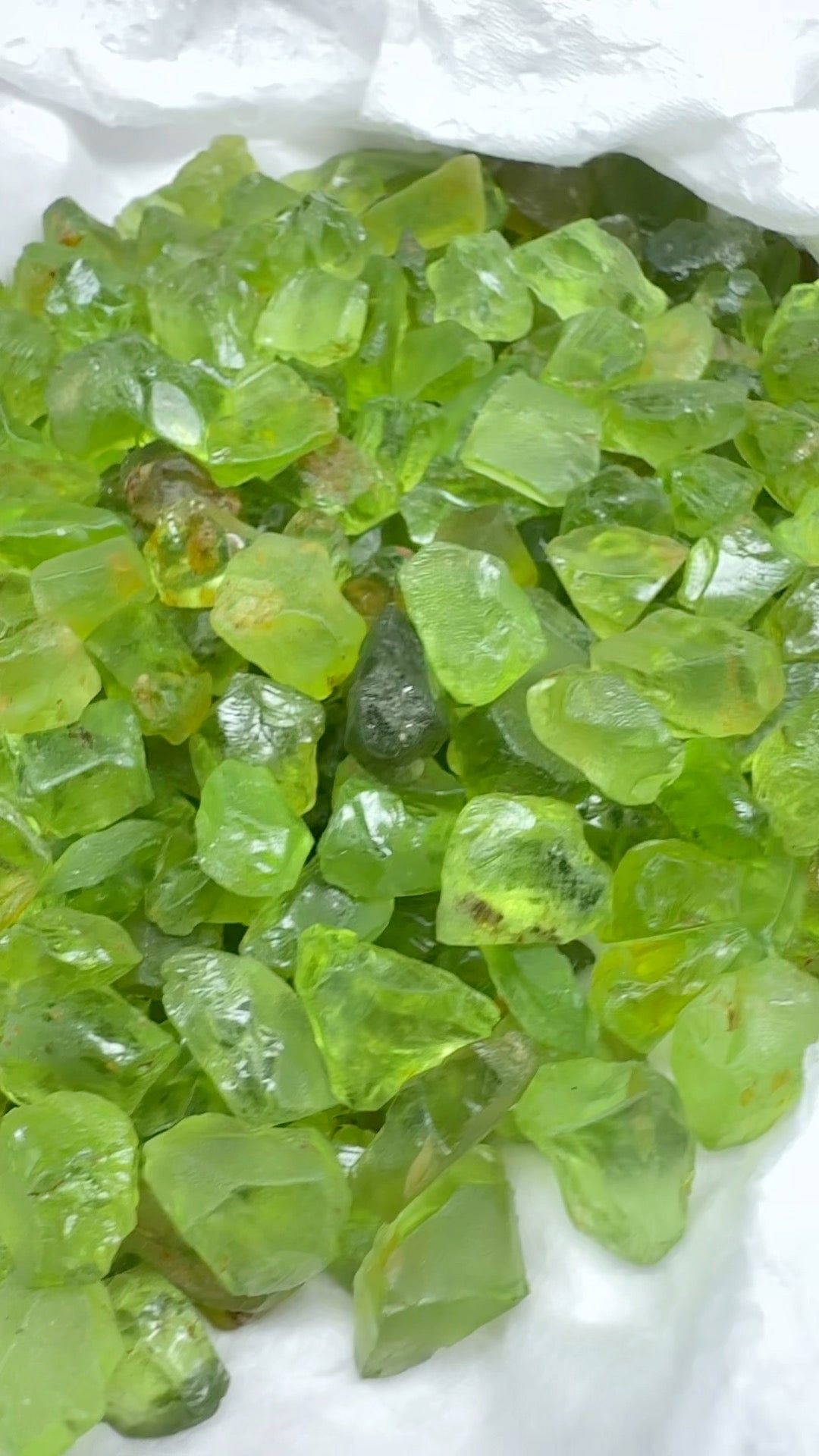 GoGo Peridot Lot, 207gm / 1035ct, Tanzania, Untreated Unheated, 4.20ct average size, eye clean and better, comes in at around US$4/gm for the wholesale pack!