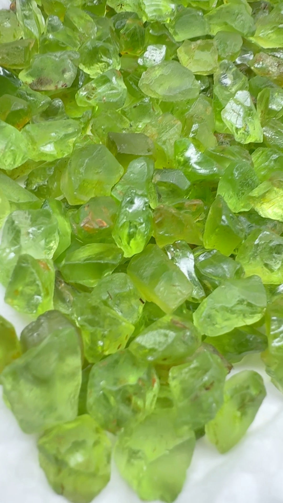 GoGo Peridot Lot, 207gm / 1035ct, Tanzania, Untreated Unheated, 4.20ct average size, eye clean and better, comes in at around US$4/gm for the wholesale pack!