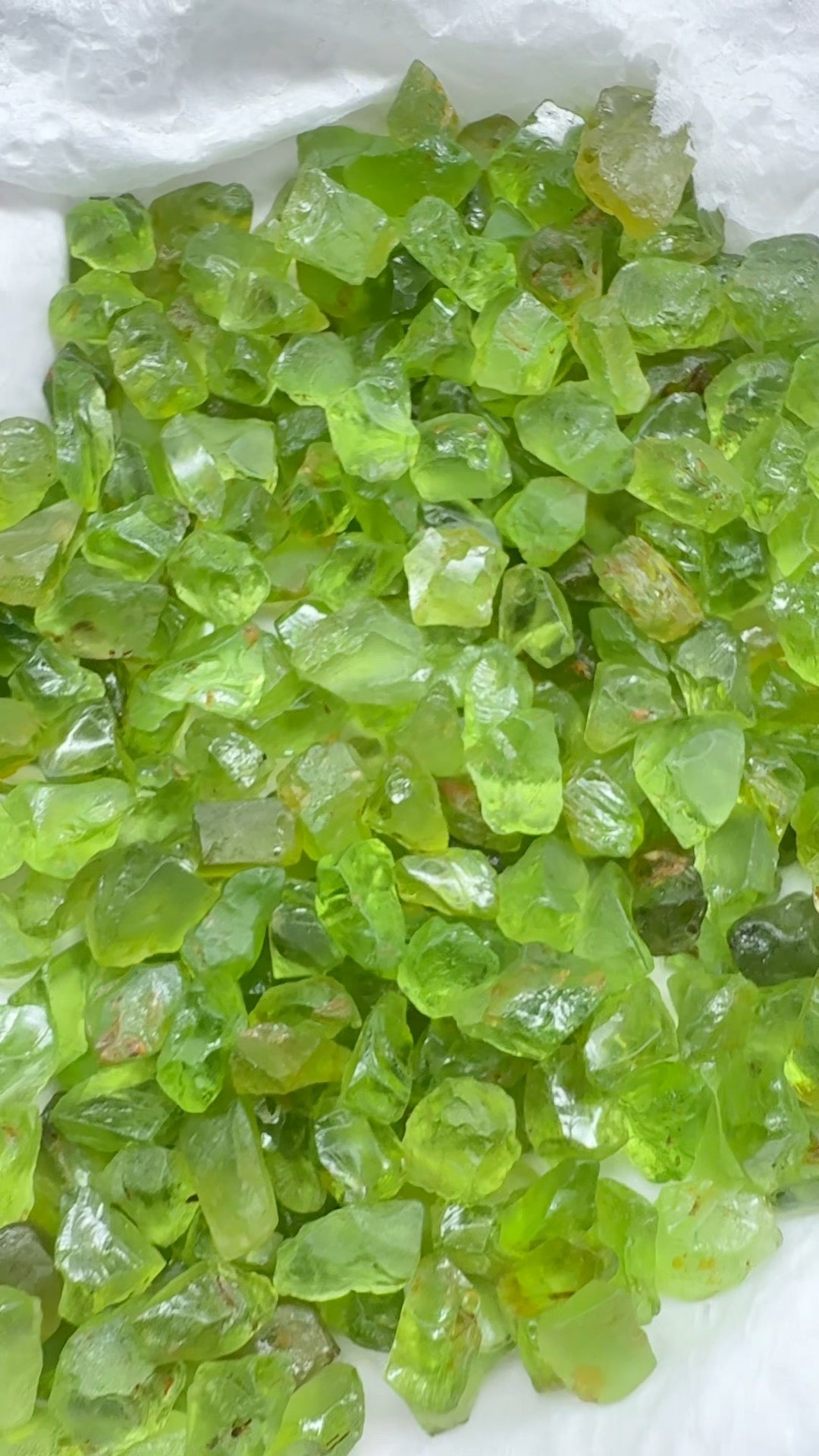 GoGo Peridot Lot, 207gm / 1035ct, Tanzania, Untreated Unheated, 4.20ct average size, eye clean and better, comes in at around US$4/gm for the wholesale pack!
