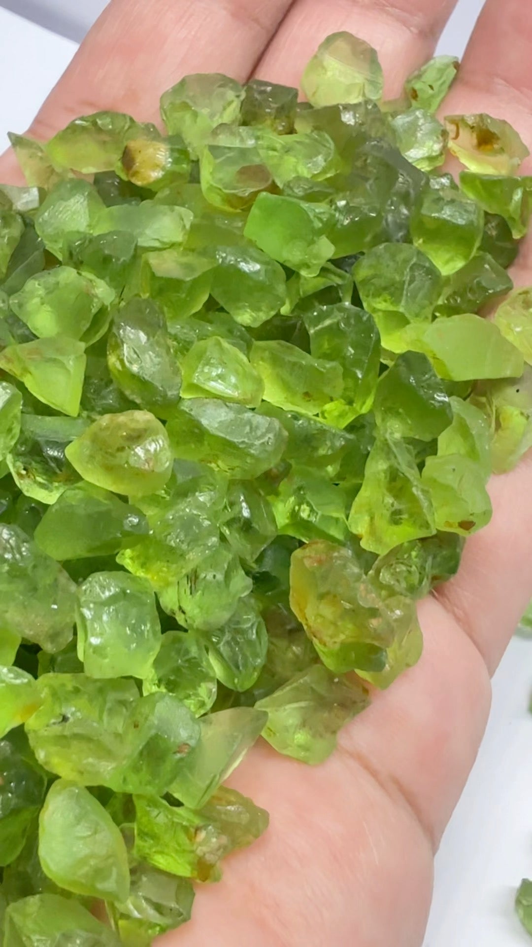 GoGo Peridot Lot, 207gm / 1035ct, Tanzania, Untreated Unheated, 4.20ct average size, eye clean and better, comes in at around US$4/gm for the wholesale pack!