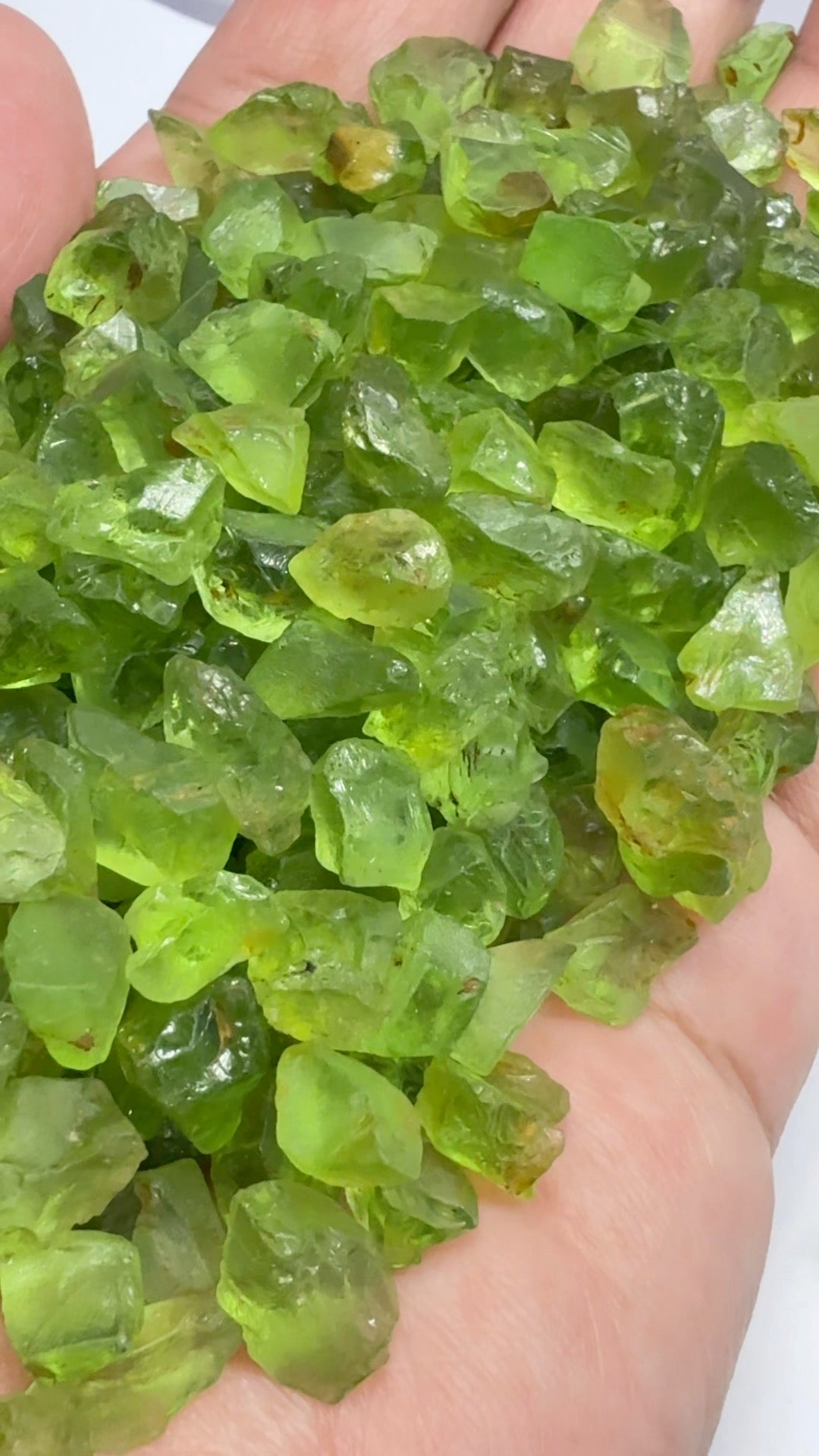 GoGo Peridot Lot, 207gm / 1035ct, Tanzania, Untreated Unheated, 4.20ct average size, eye clean and better, comes in at around US$4/gm for the wholesale pack!