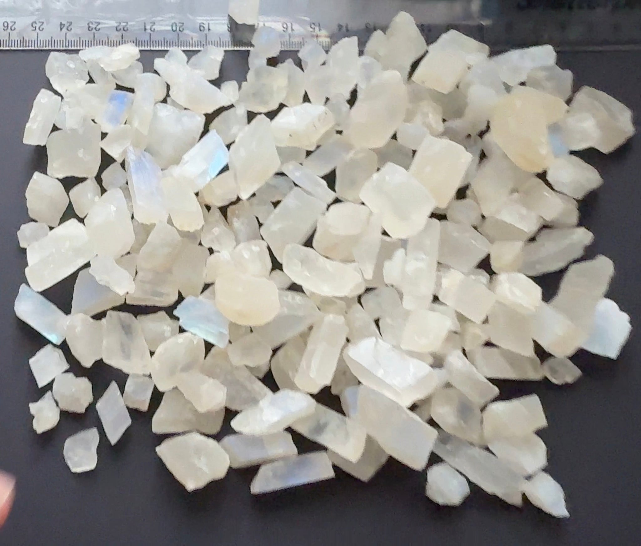 Moonstone Lot, Blue Sheen and Rainbow, 527gm / 2635ct, 0.60gm - 8.70gm, Tanzania, Untreated Unheated, light, medium and strong sheens, cabbing and faceting rough