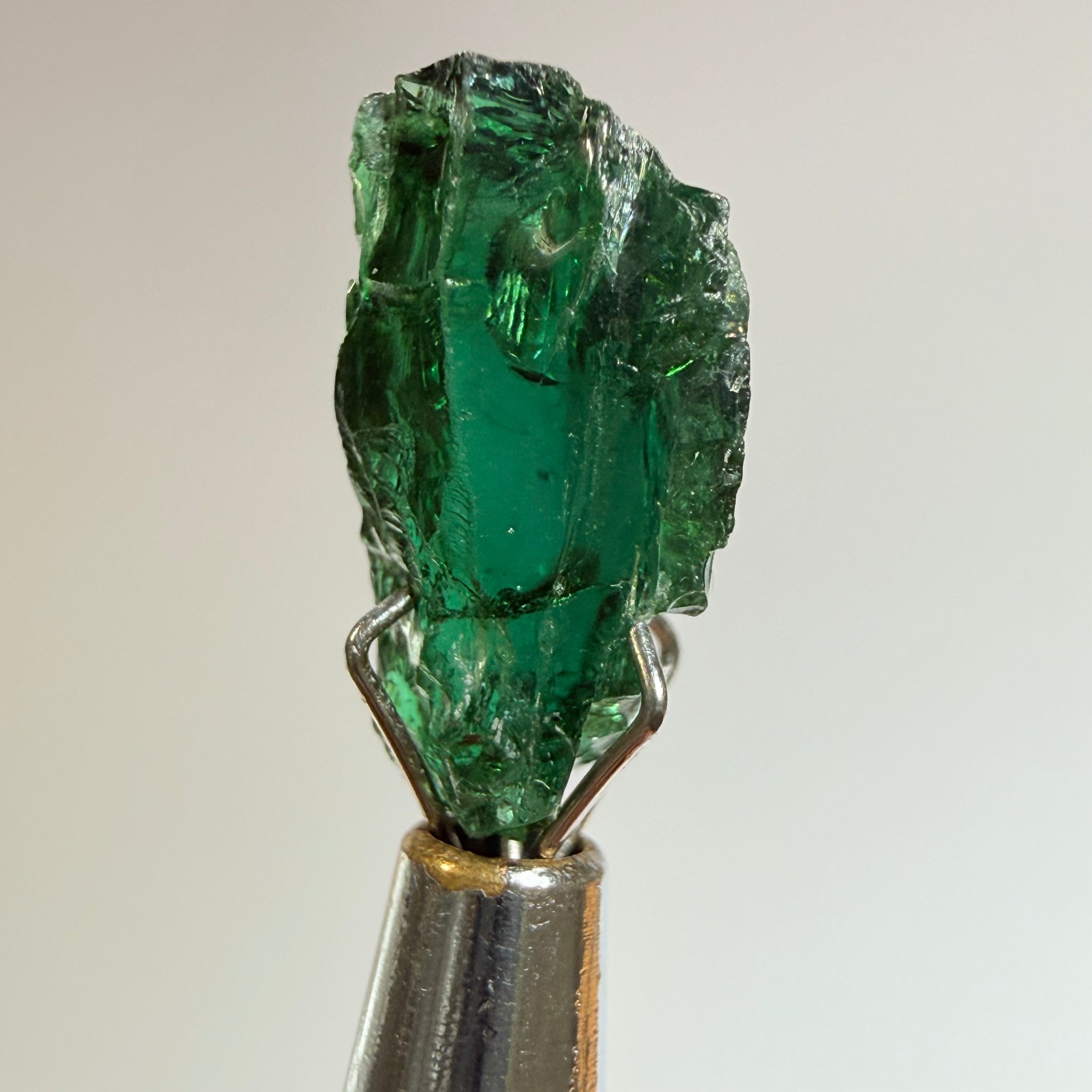 Tanzanite / Zoisite Crystal Specimen, 3.41ct, Merelani, Tanzania. Unheated Unheated, faceting portion in the center, major crack on the side circled in next pic