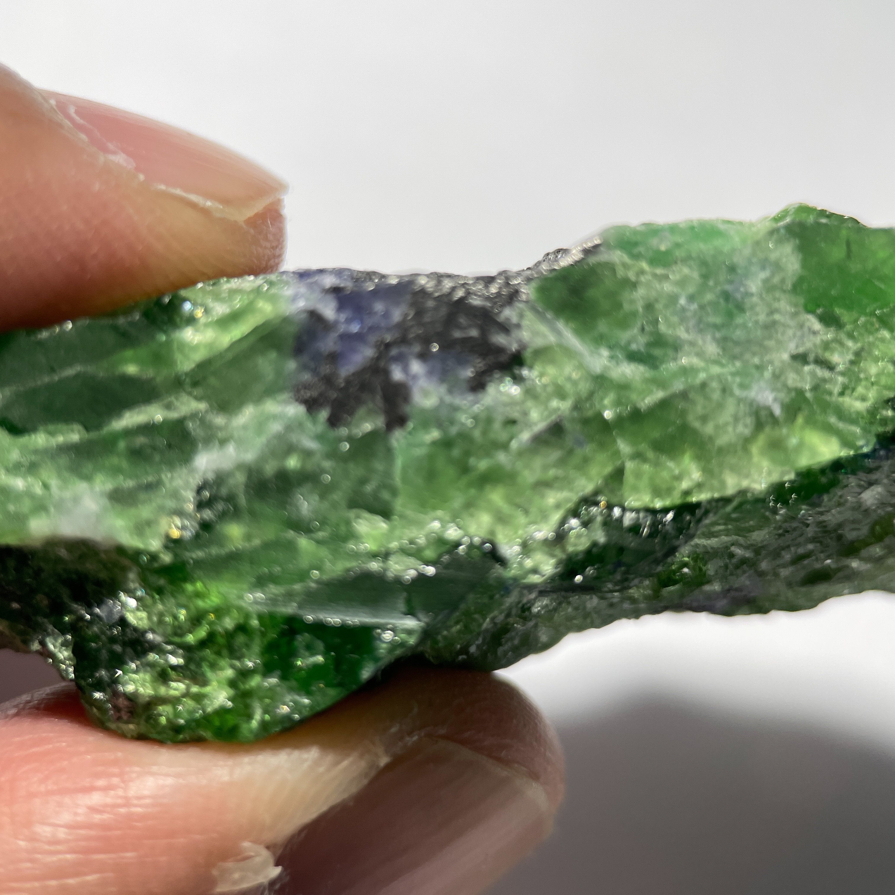 39.60Gm Tsavorite And Tanzanite Crystal On Matrix Merelani Tanzania. 5.67 X 1.83 2.29 Cm
