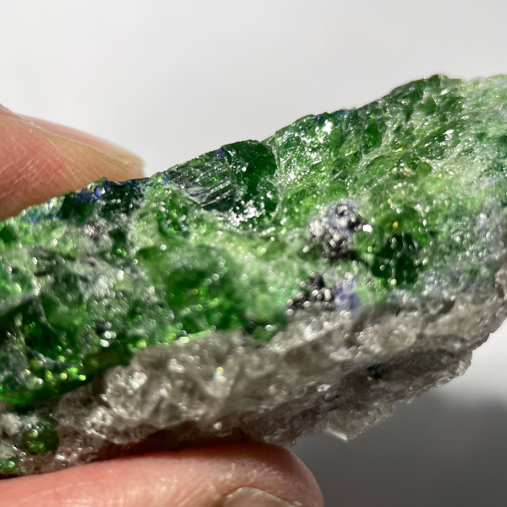 39.60Gm Tsavorite And Tanzanite Crystal On Matrix Merelani Tanzania. 5.67 X 1.83 2.29 Cm