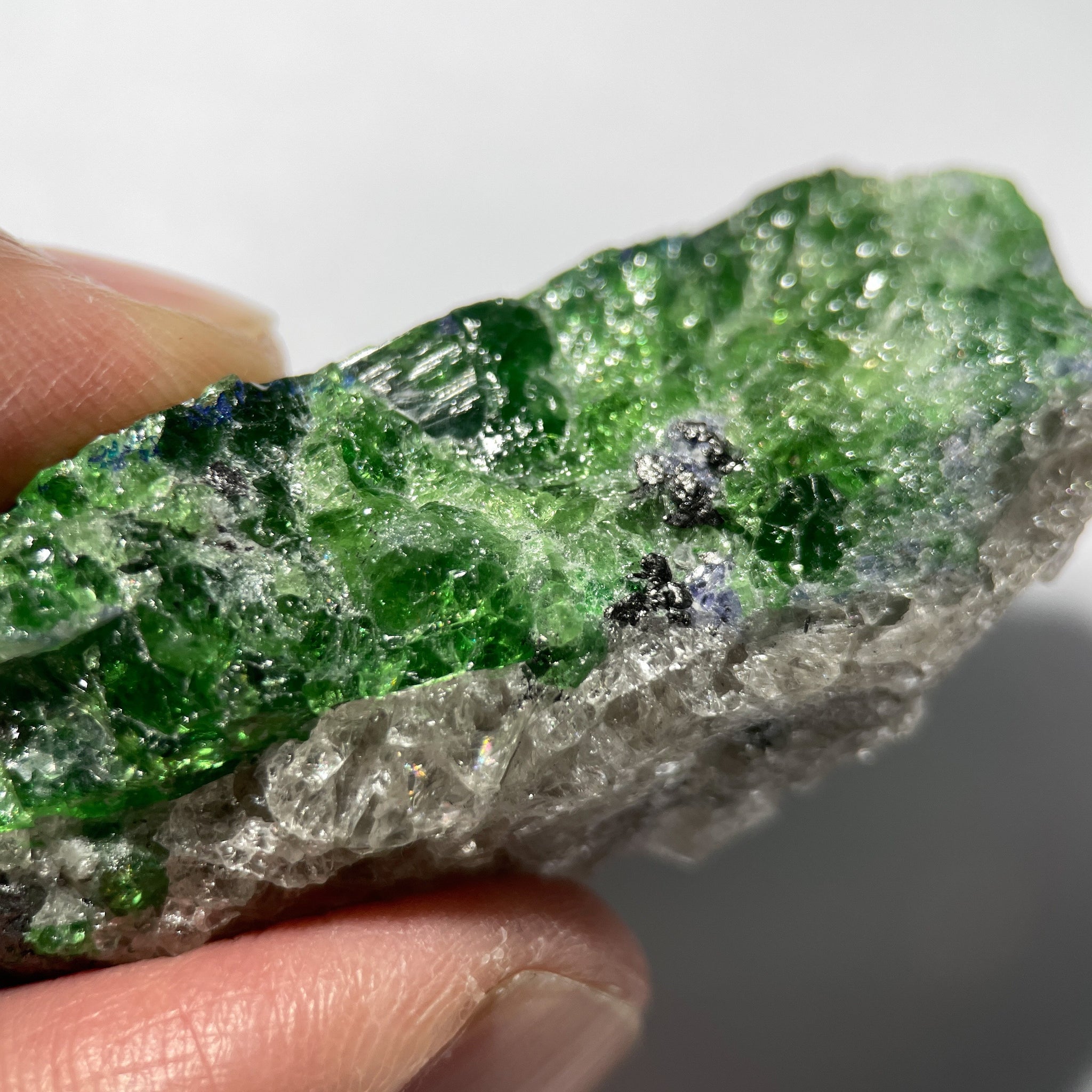 39.60Gm Tsavorite And Tanzanite Crystal On Matrix Merelani Tanzania. 5.67 X 1.83 2.29 Cm
