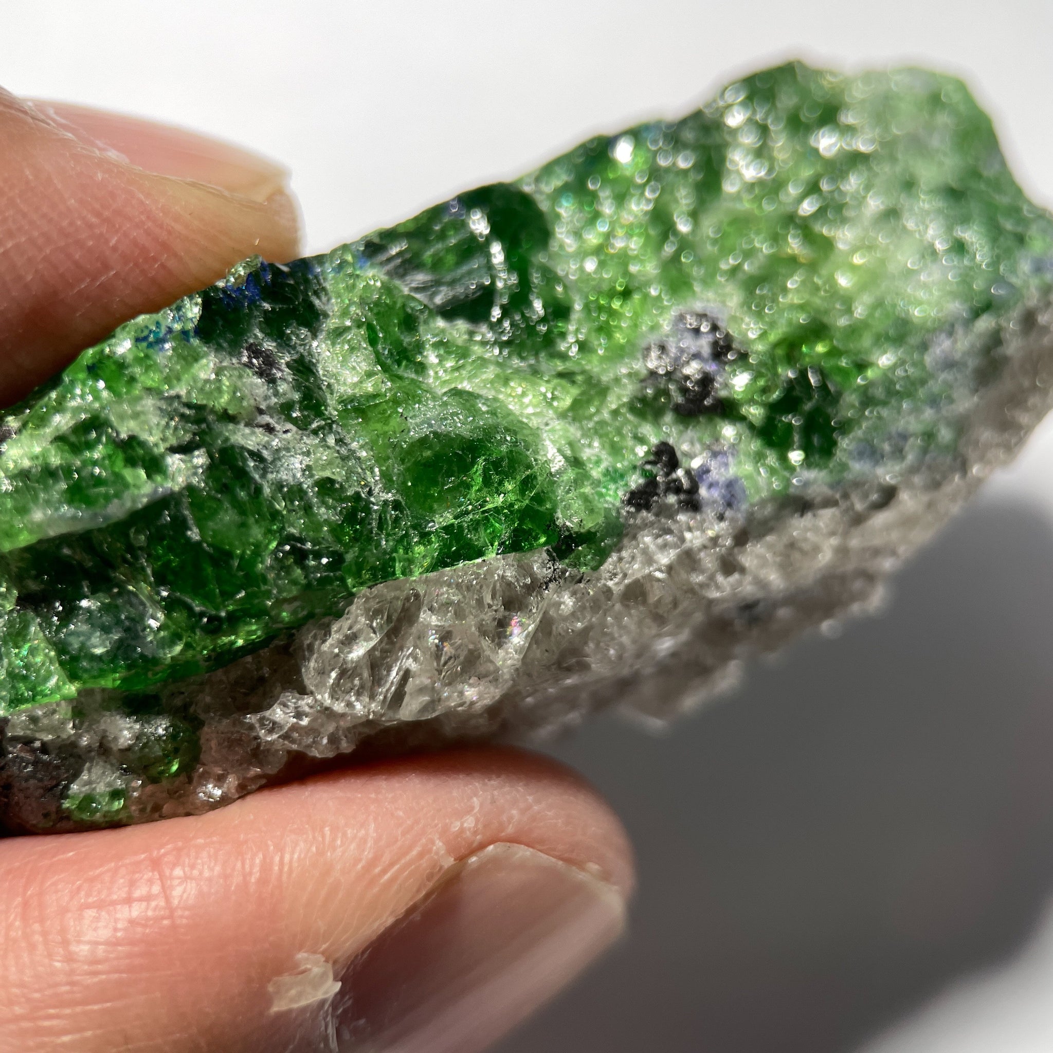 39.60Gm Tsavorite And Tanzanite Crystal On Matrix Merelani Tanzania. 5.67 X 1.83 2.29 Cm