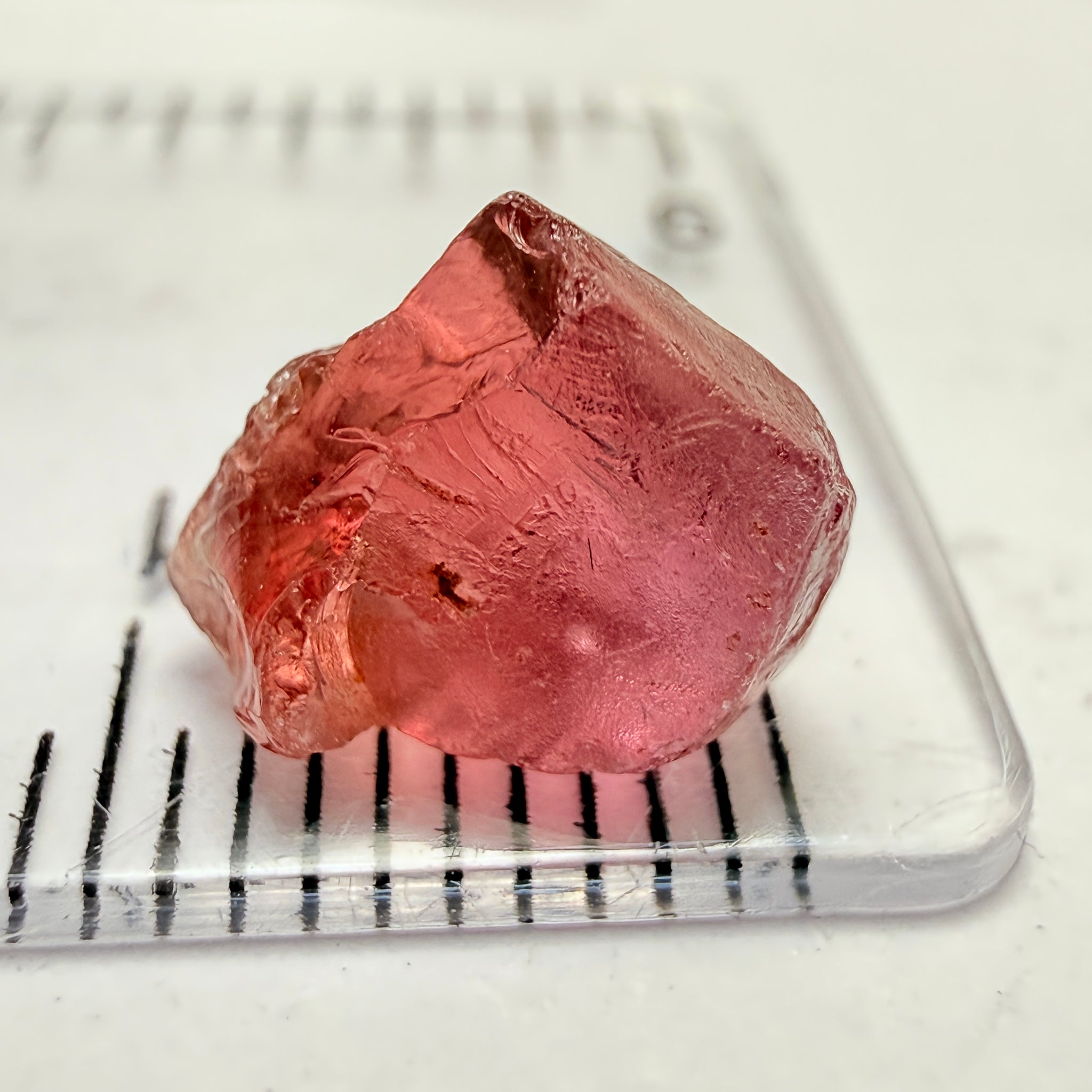 Rhodolite Garnet, 4.01ct, Umba, Tanzania, Untreated Untreated. Si