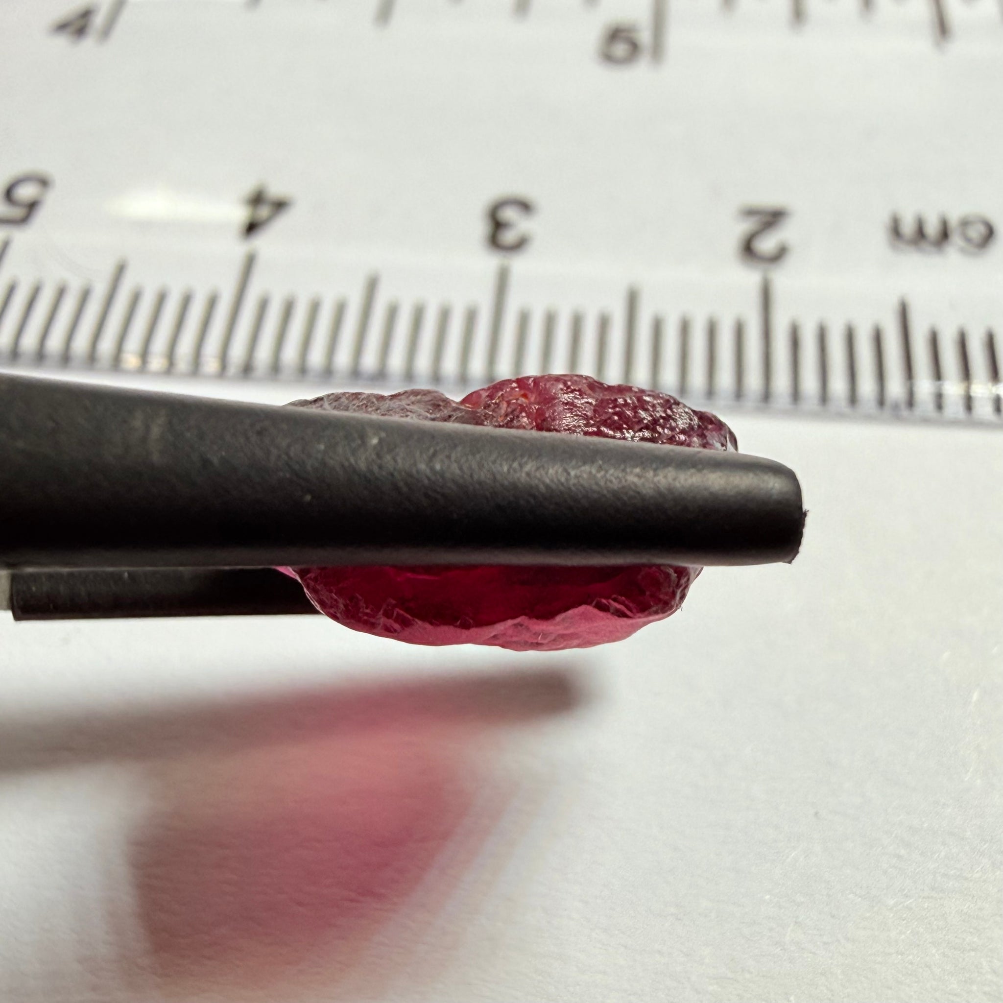 Tanga Garnet, 6.88ct, Mlimbi, Mwakijembe, near the kenyan border, Tanzania, vvs, note flattish shape