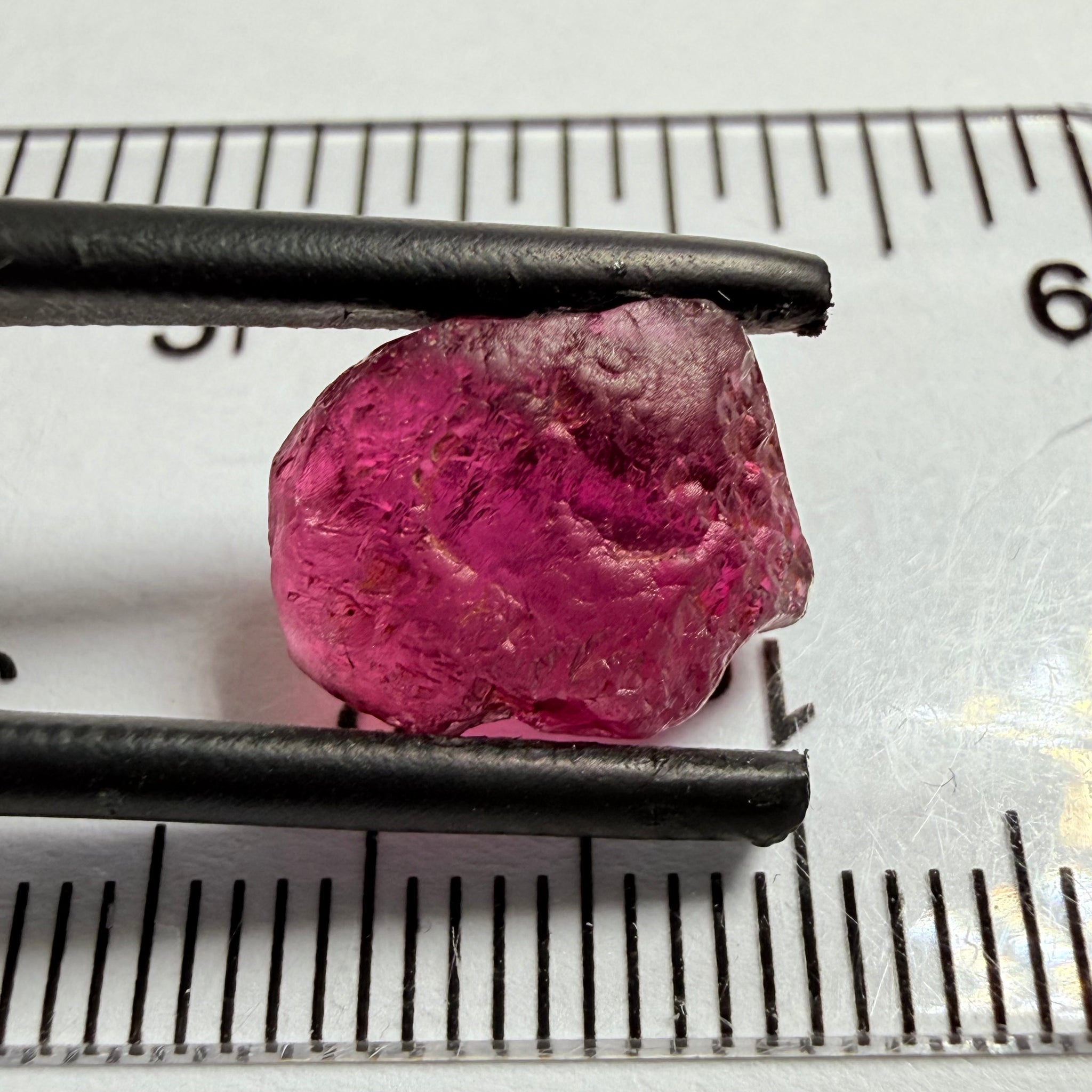 Tanga Garnet, 6.88ct, Mlimbi, Mwakijembe, near the kenyan border, Tanzania, vvs, note flattish shape