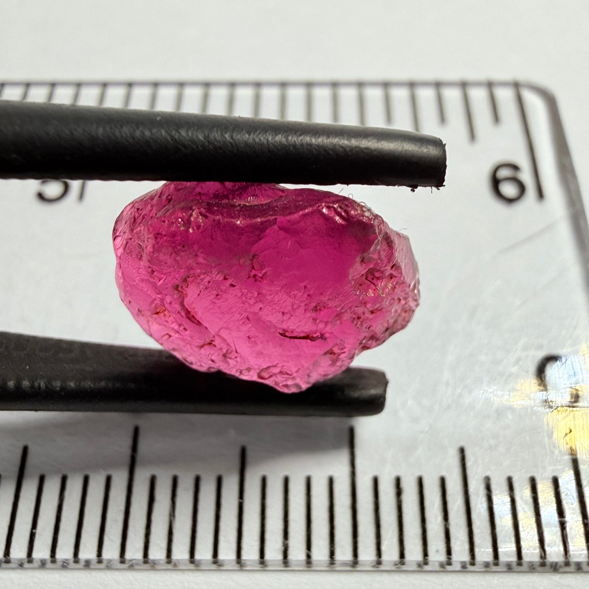 Tanga Garnet, 6.88ct, Mlimbi, Mwakijembe, near the kenyan border, Tanzania, vvs, note flattish shape